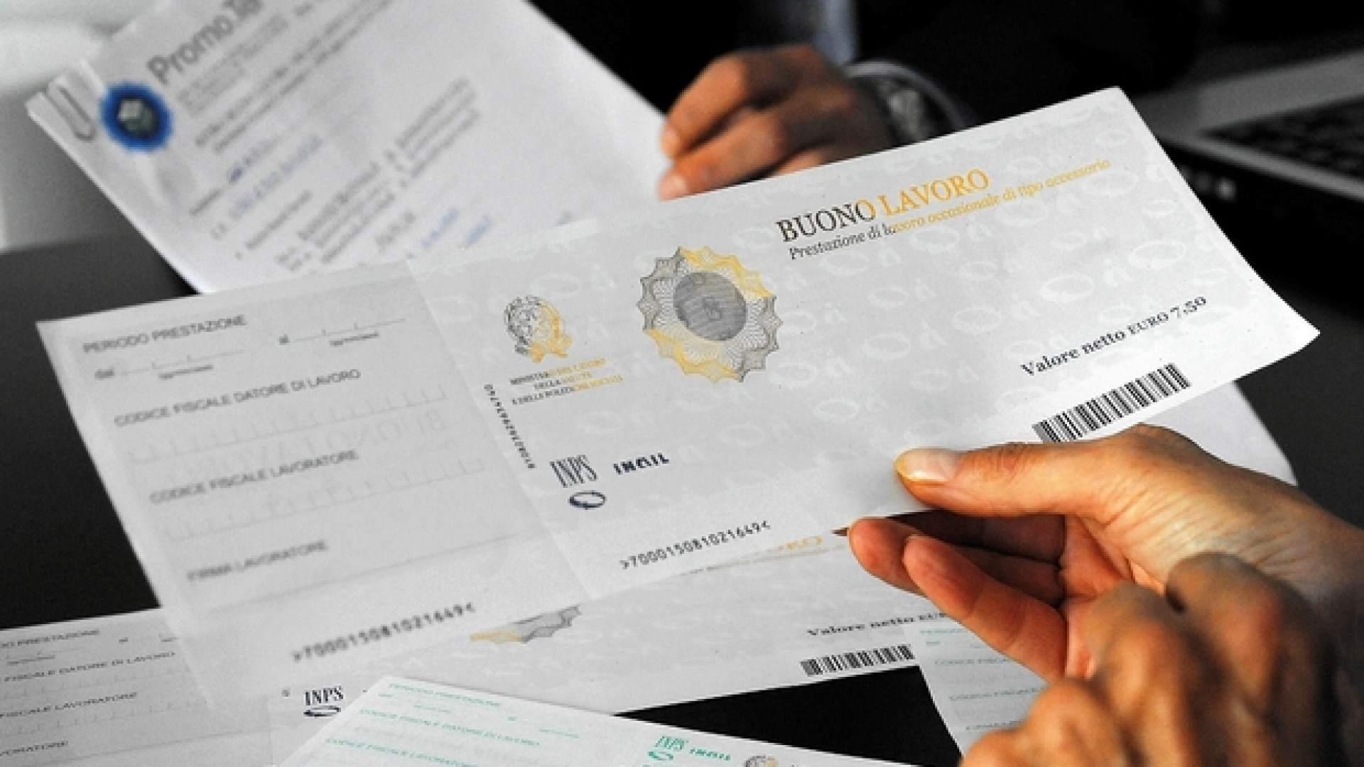 Immagine di Dieci milioni di ore al mese per voucher e lavoro intermittente