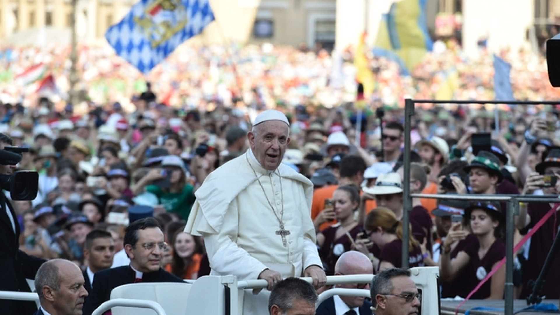 Immagine di Papa Francesco ai chierichetti: «Chiedetevi: 'cosa farebbe Gesù al mio posto?'»
