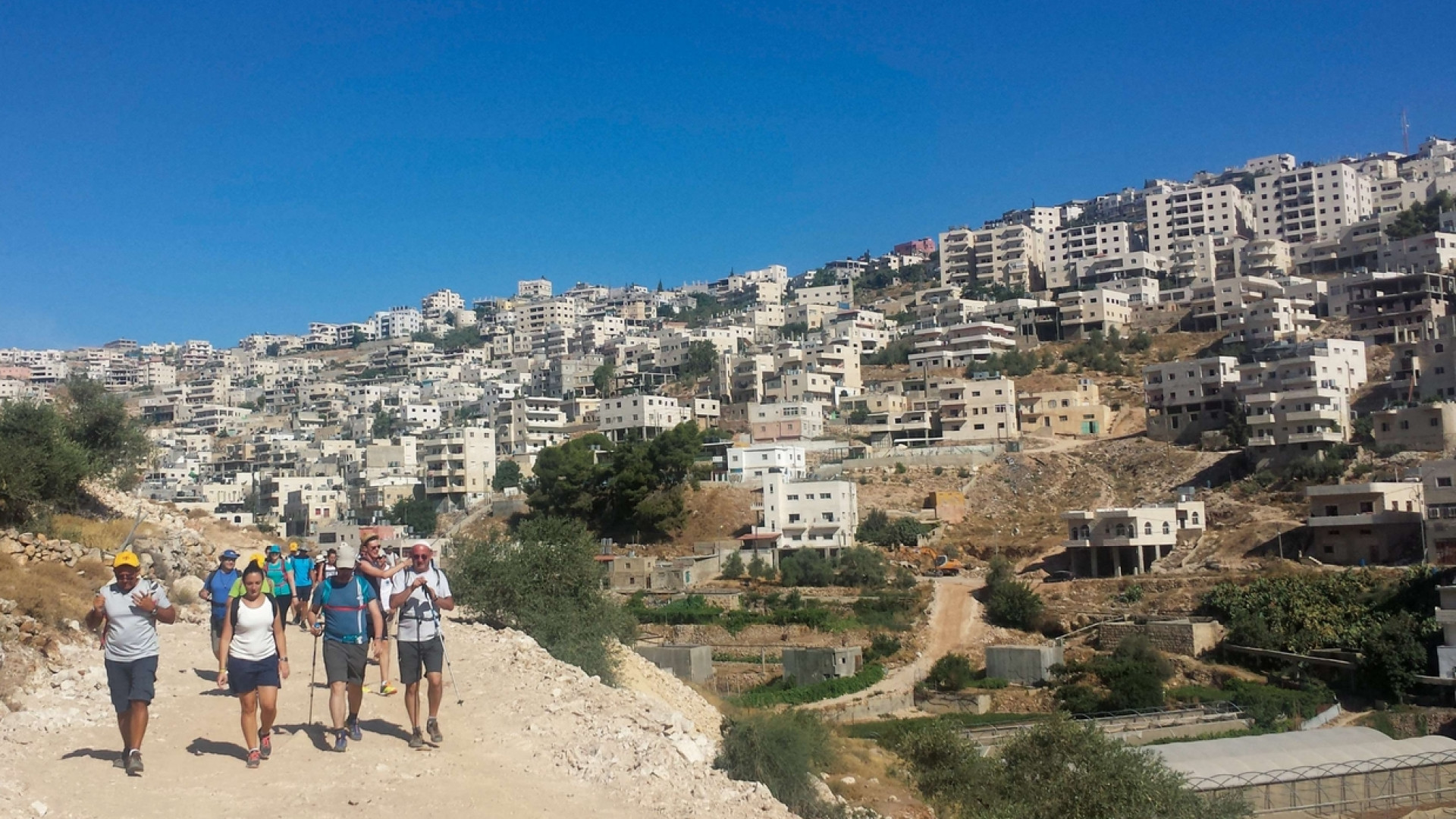 Immagine di A piedi da Nazareth a Gerusalemme, pellegrini sui passi di Gesù