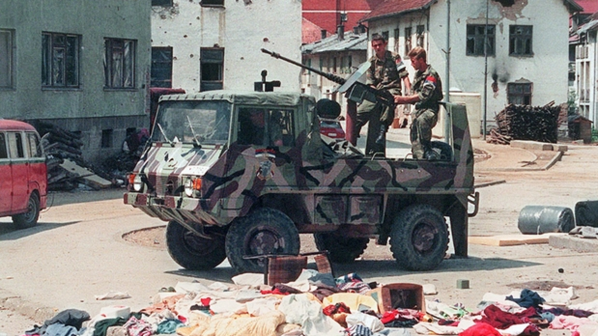 Immagine di 1995-Srebrenica strage di musulmani. L'Occidente chiude gli occhi