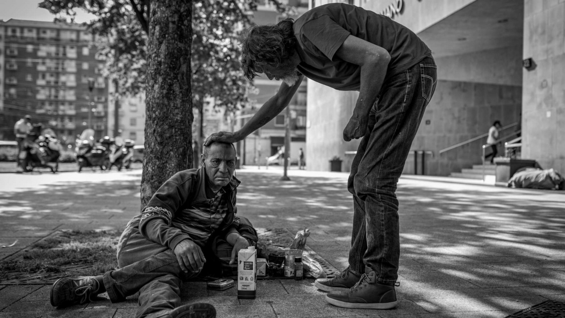 Immagine di Il clochard e il fotoreporter: «Fianco a fianco, sulle strade di Milano»