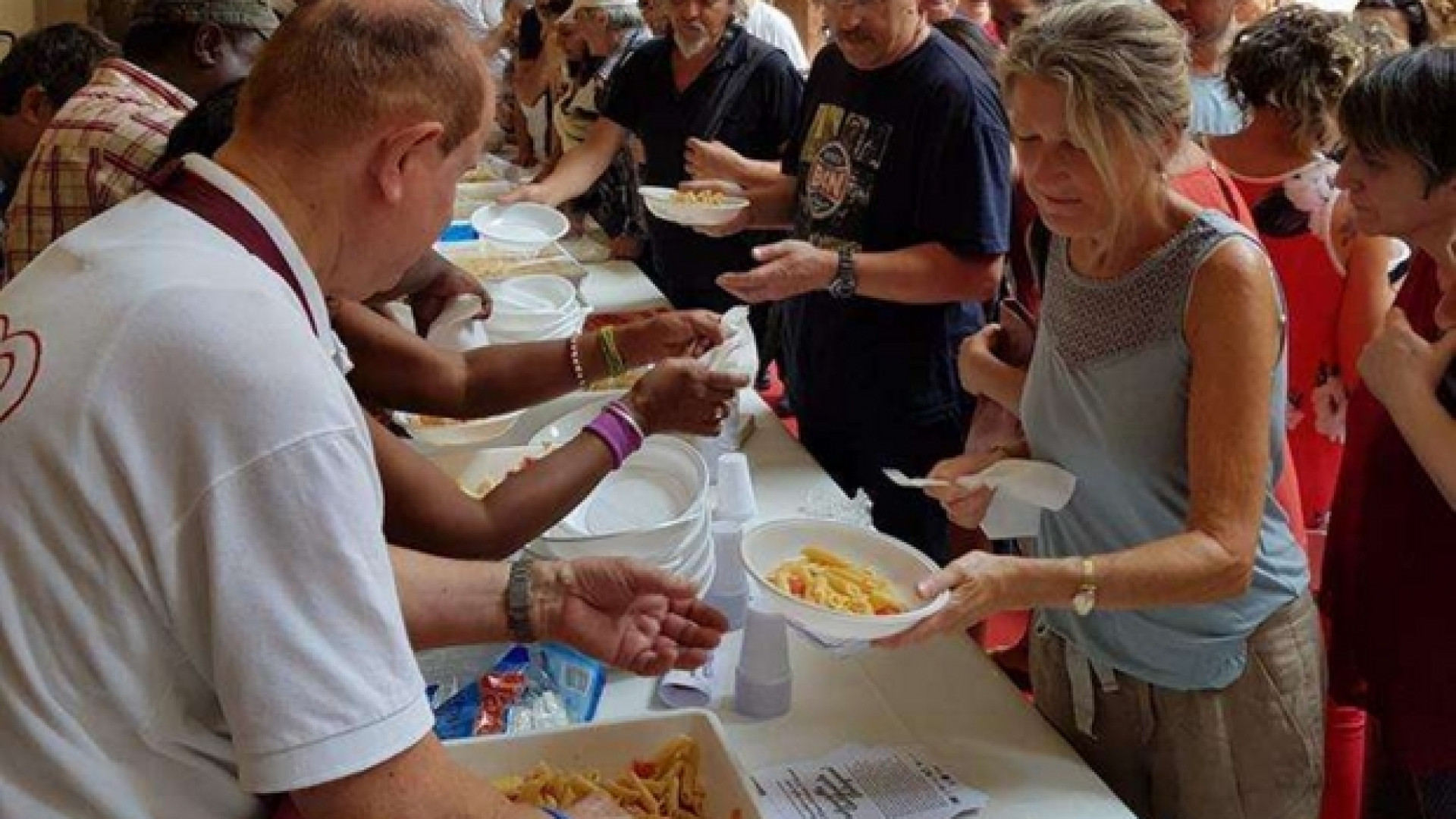 Immagine di Solidarietà a tavola, le Cucine popolari non chiudono nemmeno ad agosto