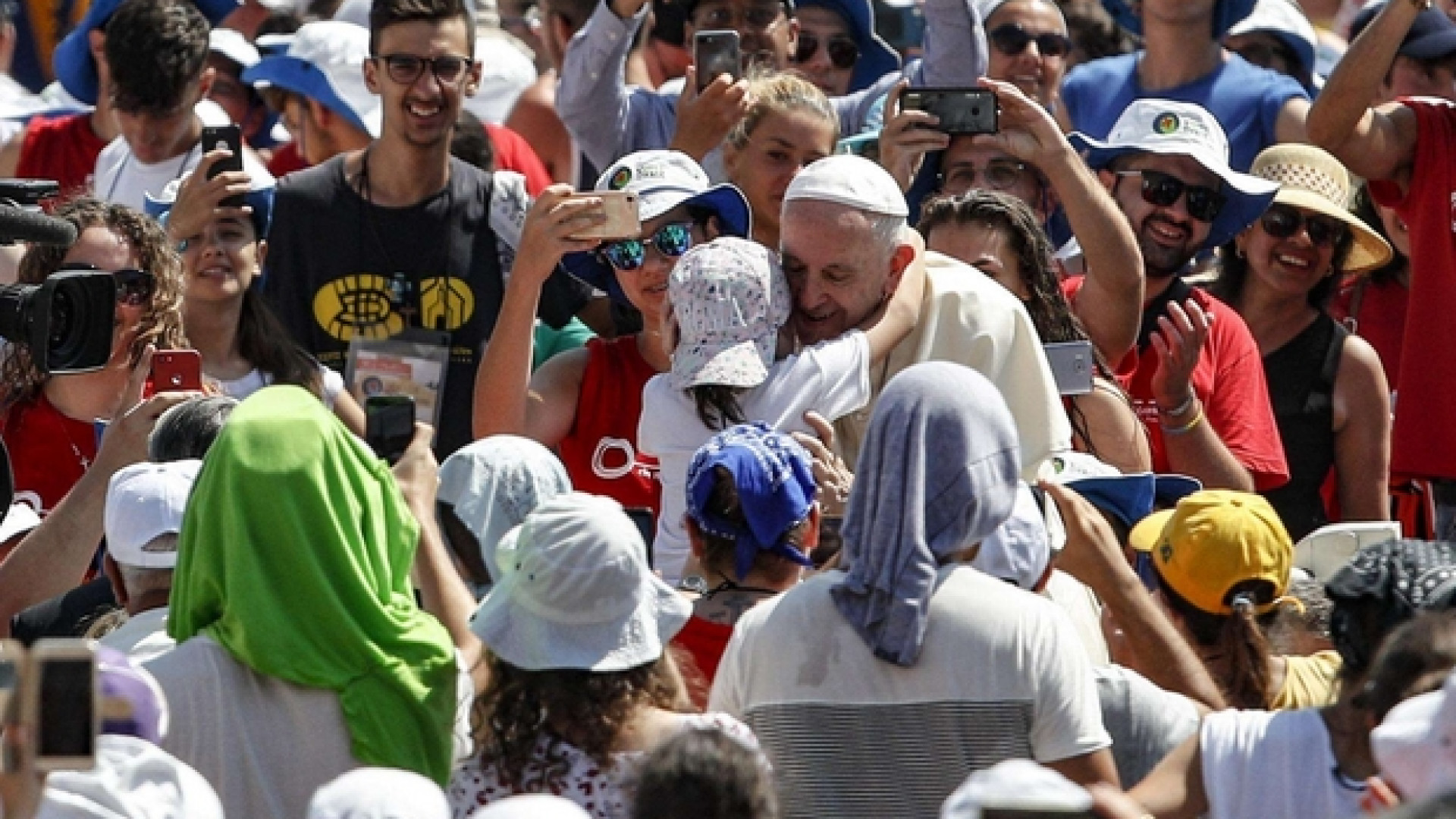 Immagine di Sogni, paure, libertà, amore... le frasi di papa Francesco ai giovani