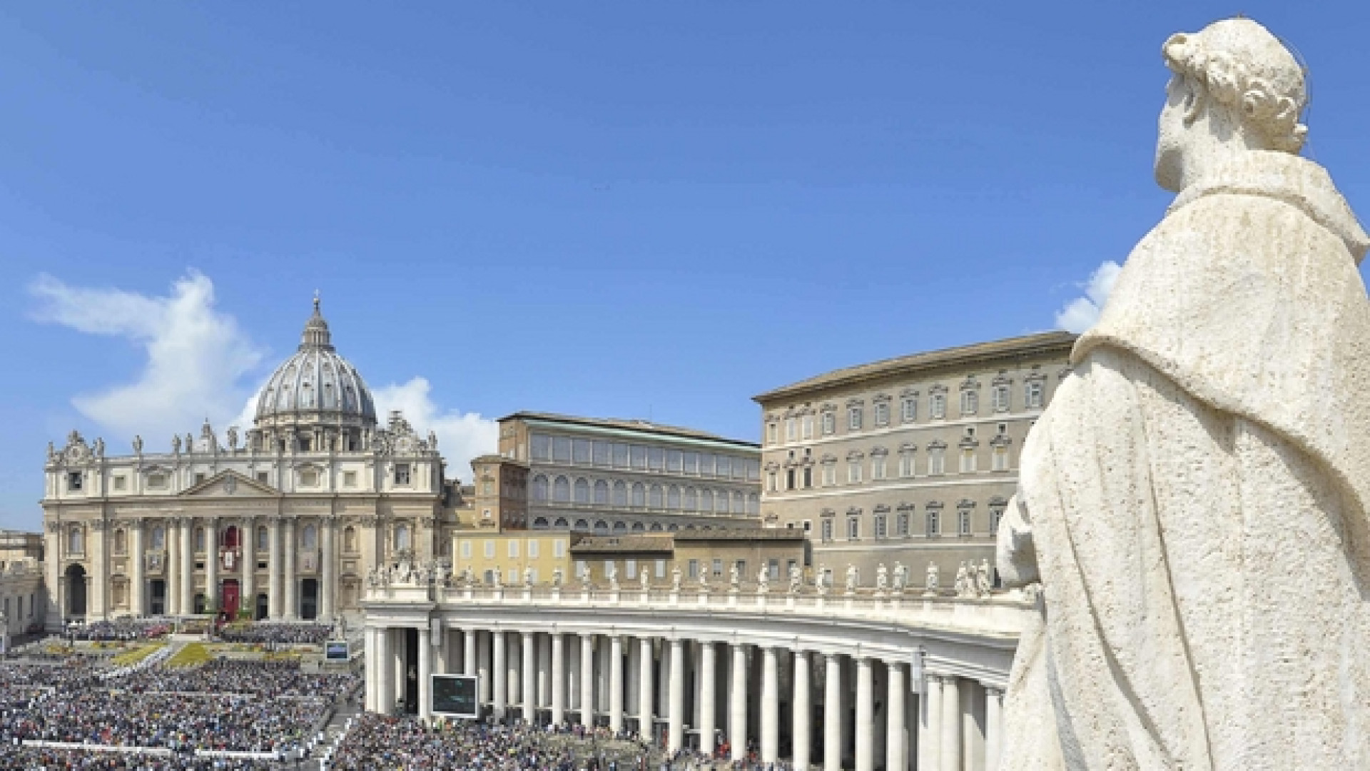 Immagine di Viganò insiste contro il Papa, gli episcopati rispondono