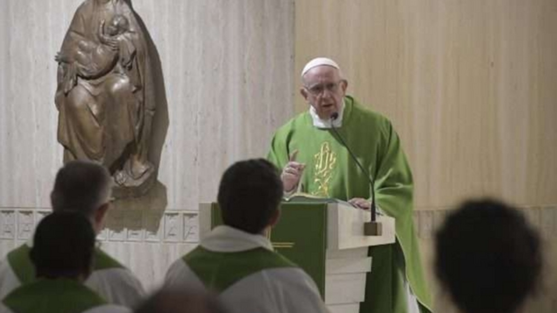 Immagine di Papa: «Riconoscersi peccatori e accusare se stessi, non gli altri»
