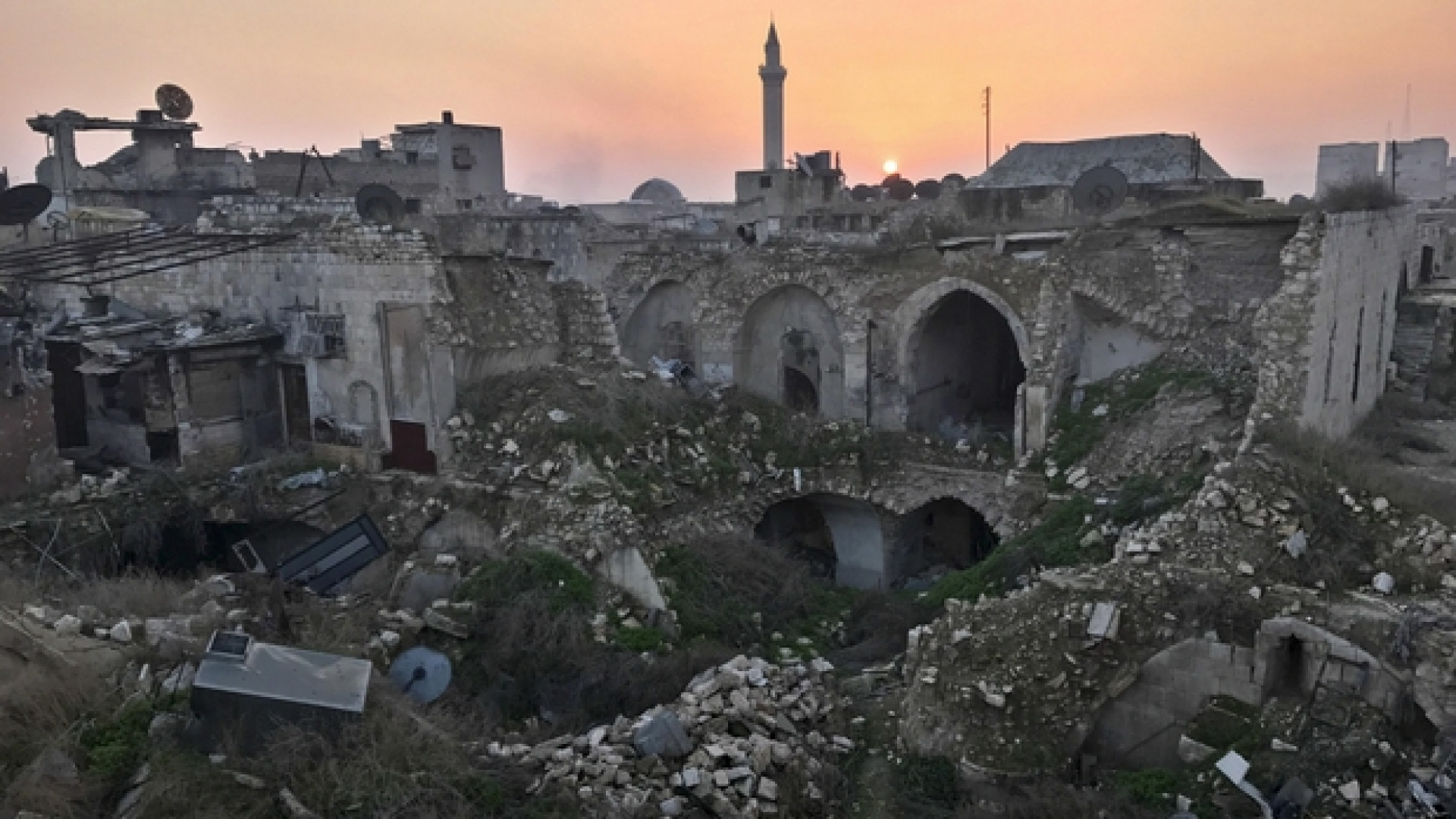 Immagine di Le macerie, i teli al posto dei muri: la Aleppo del «fare» vuole rinascere