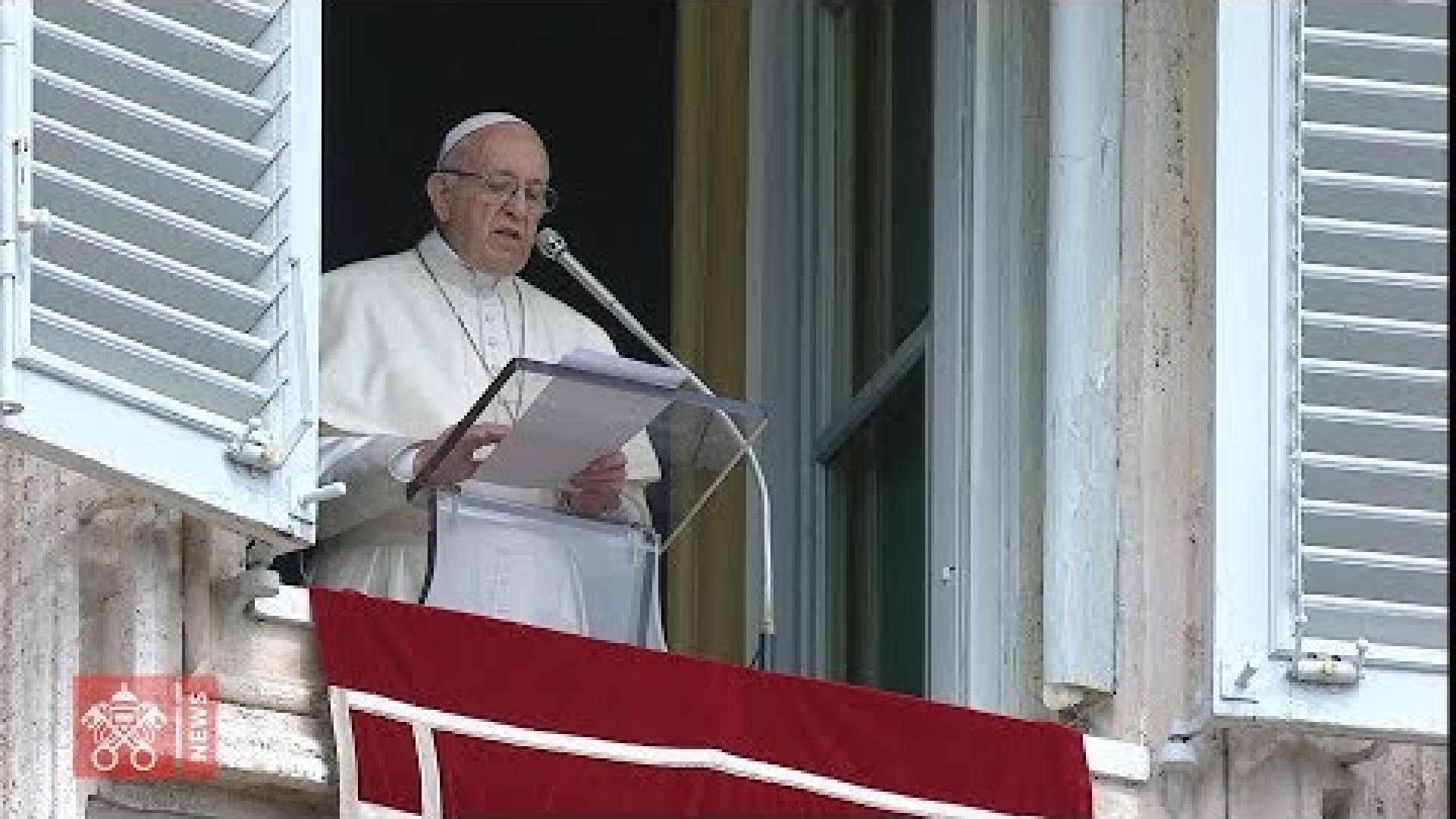Immagine di Papa Francesco: non restiamo sordi e muti di fronte al dolore dei fratelli