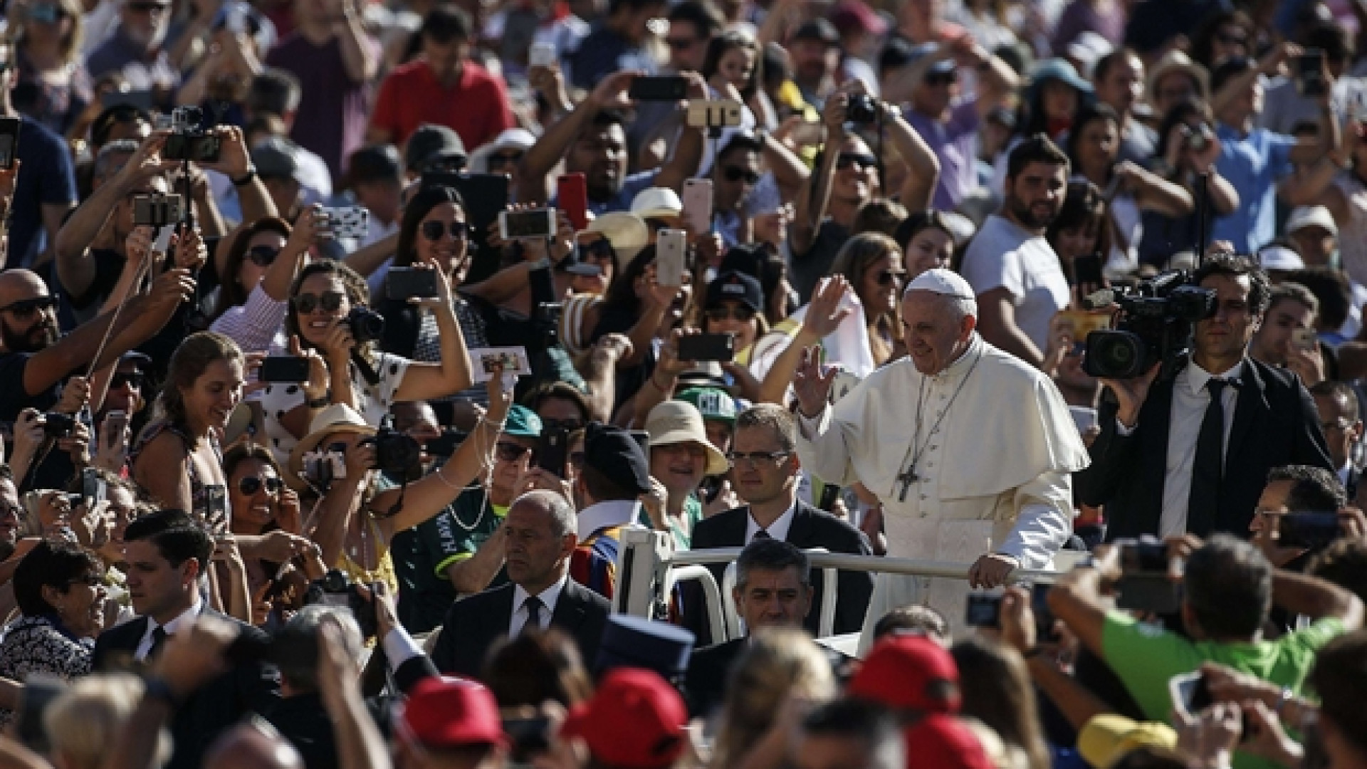 Immagine di Papa: la peggiore schiavitù è quella del proprio ego