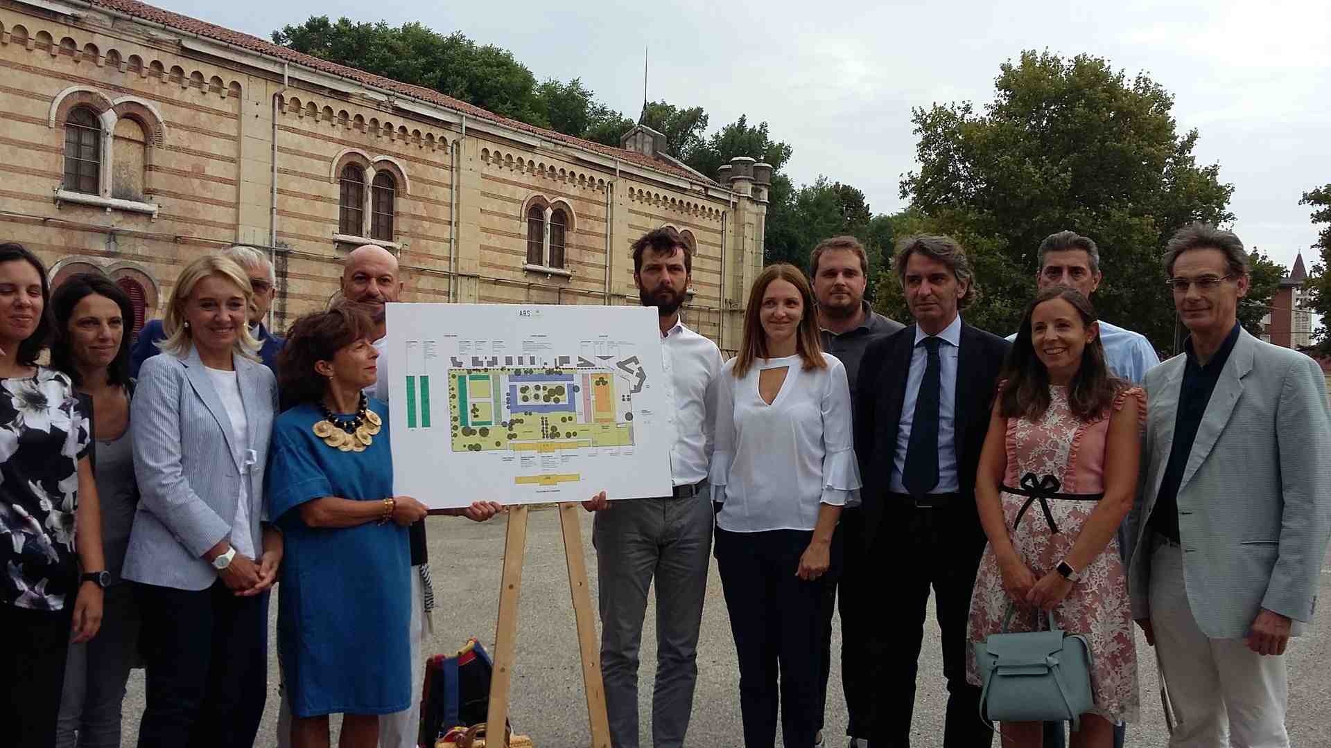 Immagine di Un Arsenale di Arti, Relazioni, Scienze