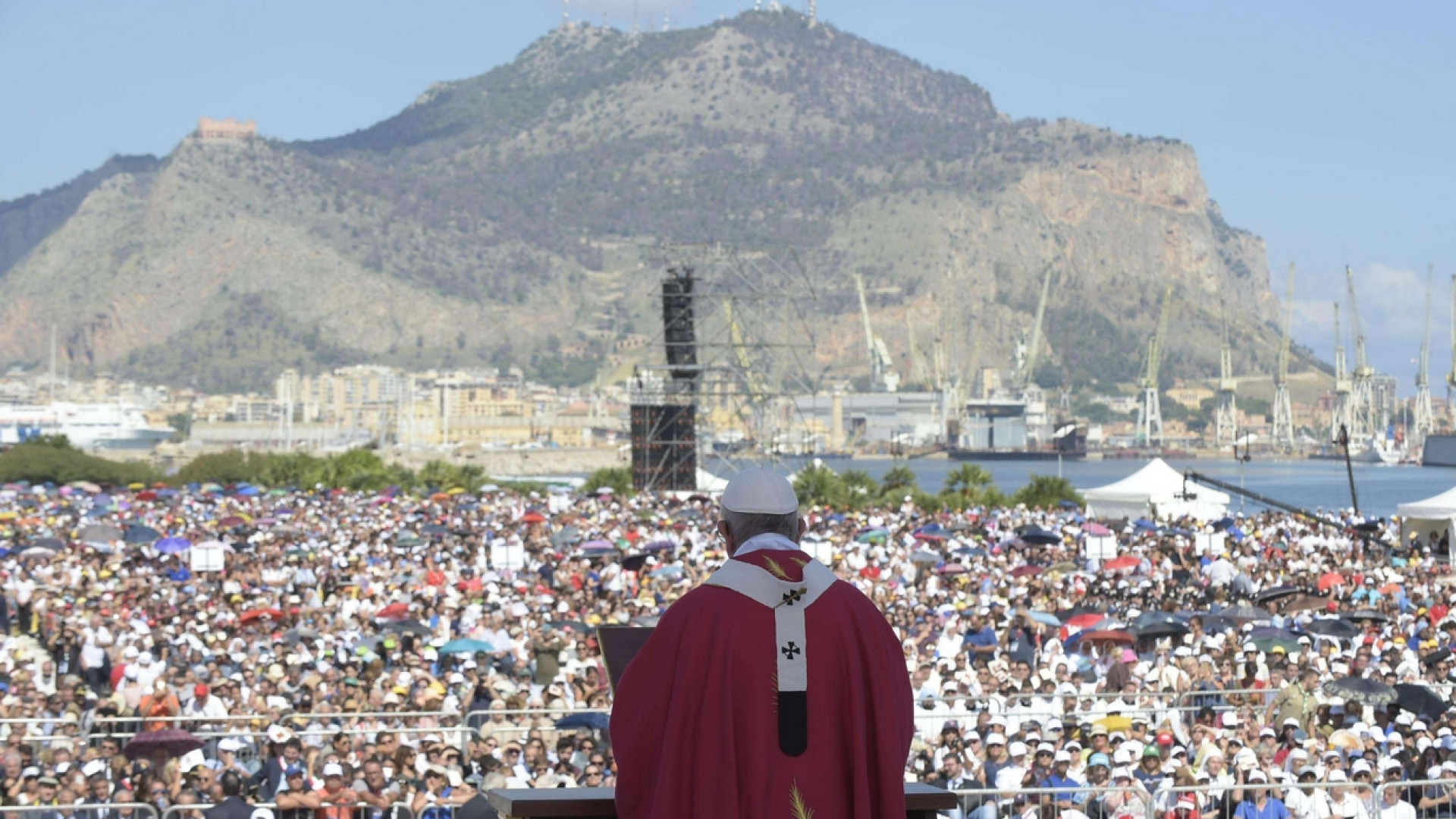 Immagine di Il Papa: «Chi crede in Dio non può essere mafioso»