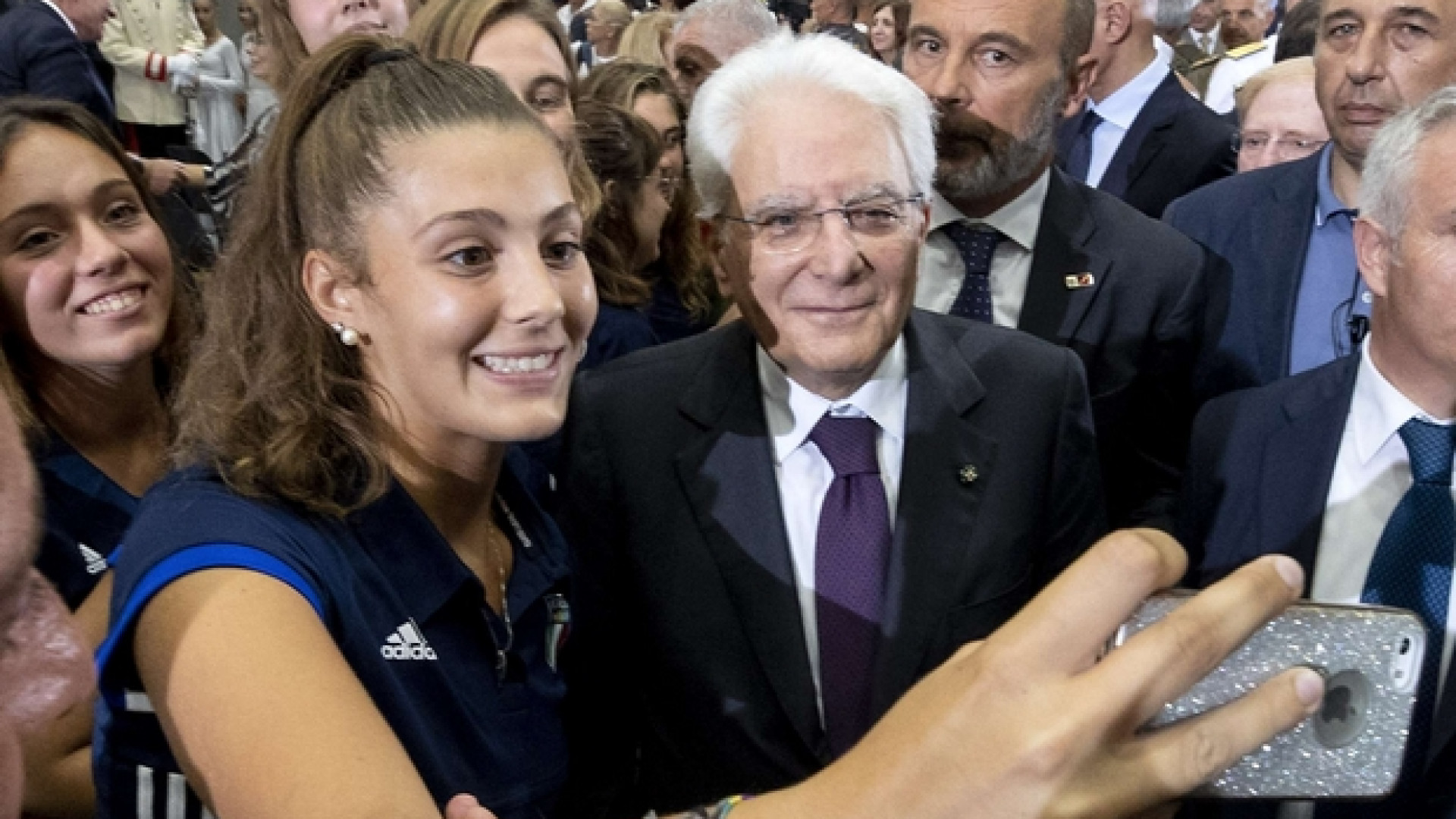 Immagine di Mattarella: «Anche il genitore bullo è distruttivo per la scuola»