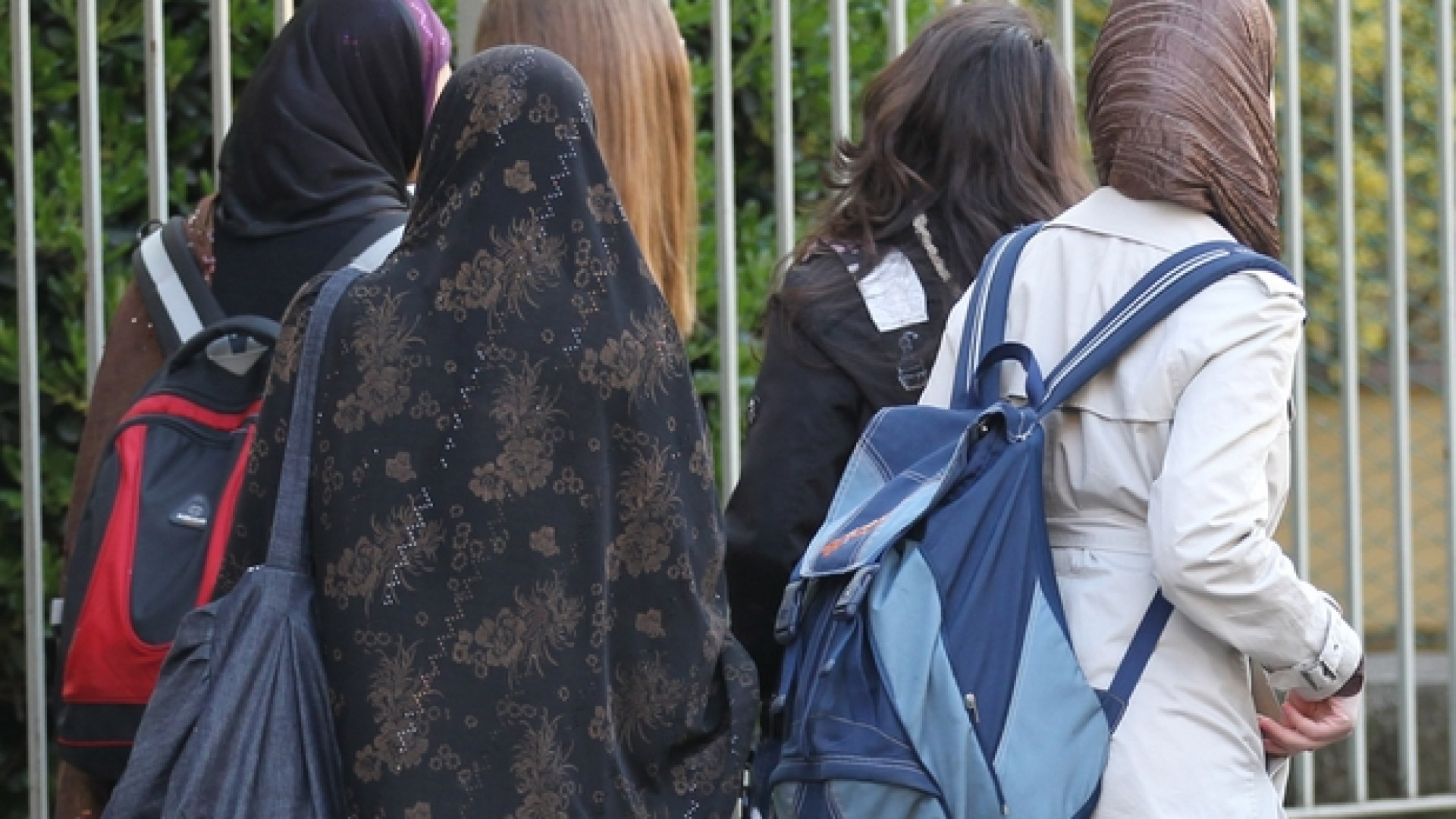 Immagine di Costretta a tornare in Pakistan scrive alla vecchia scuola: «Aiutatemi»