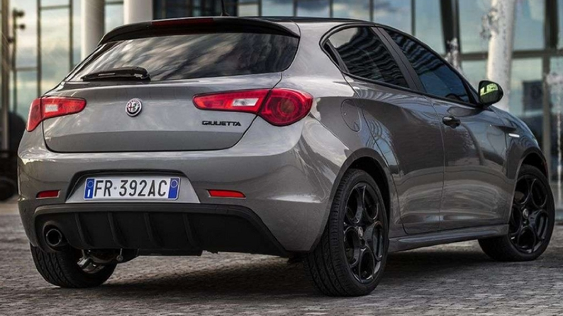Immagine di Giulia, Giulietta e Stelvio più ricche con B-Tech