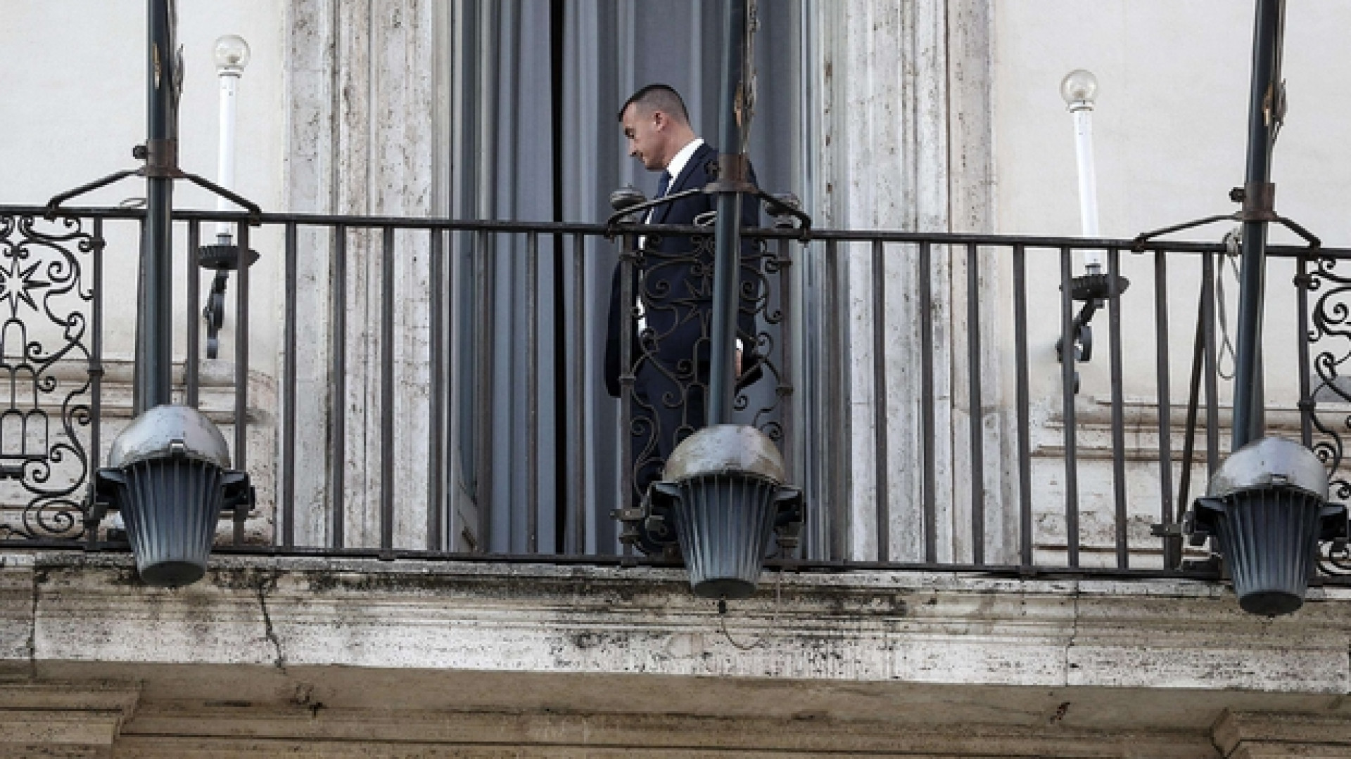 Immagine di Insulti e minacce al Ministero dell'Economia, bufera su Casalino