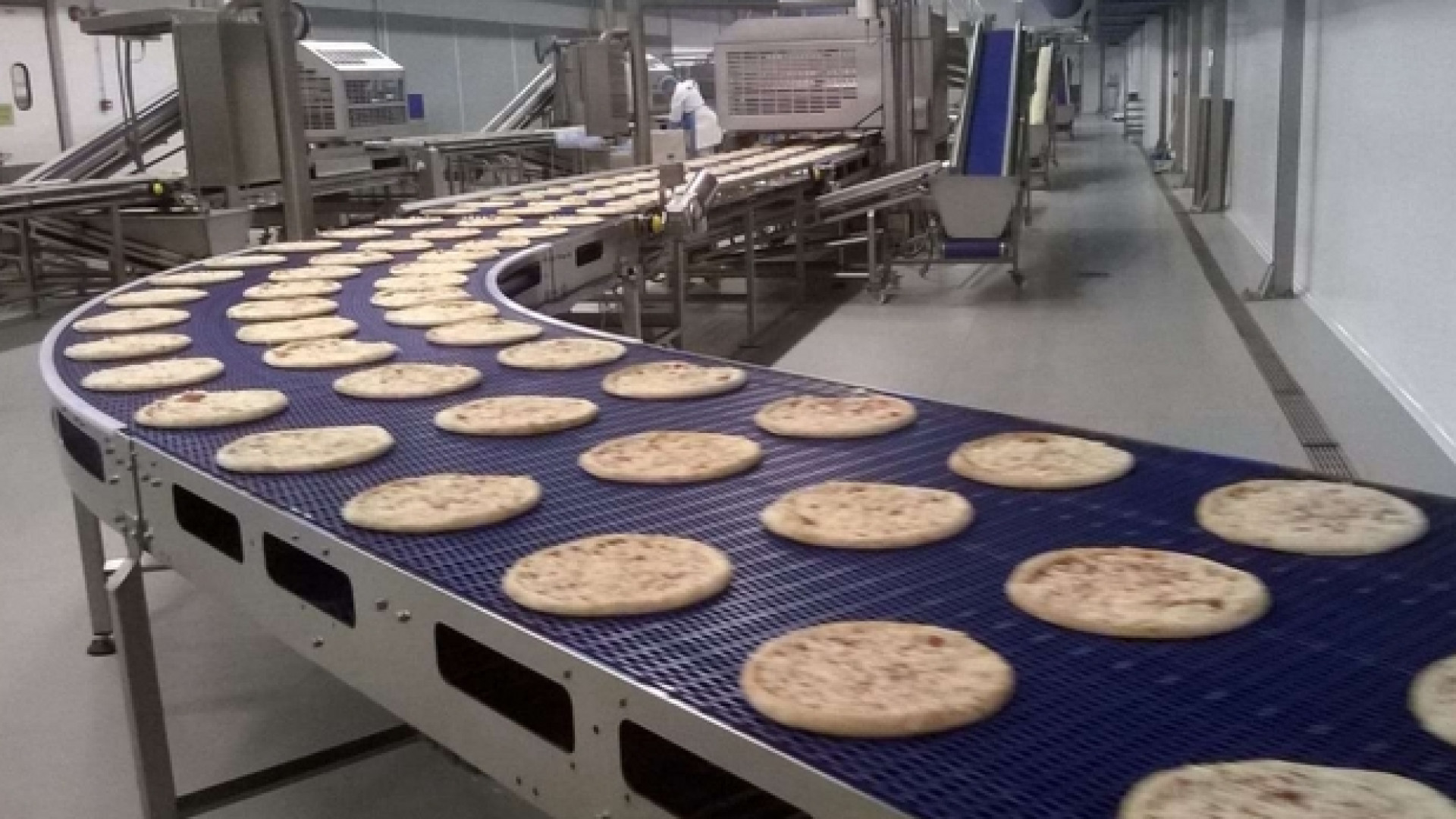 Immagine di Un anno fa la fabbrica in fiamme, ora la rinascita