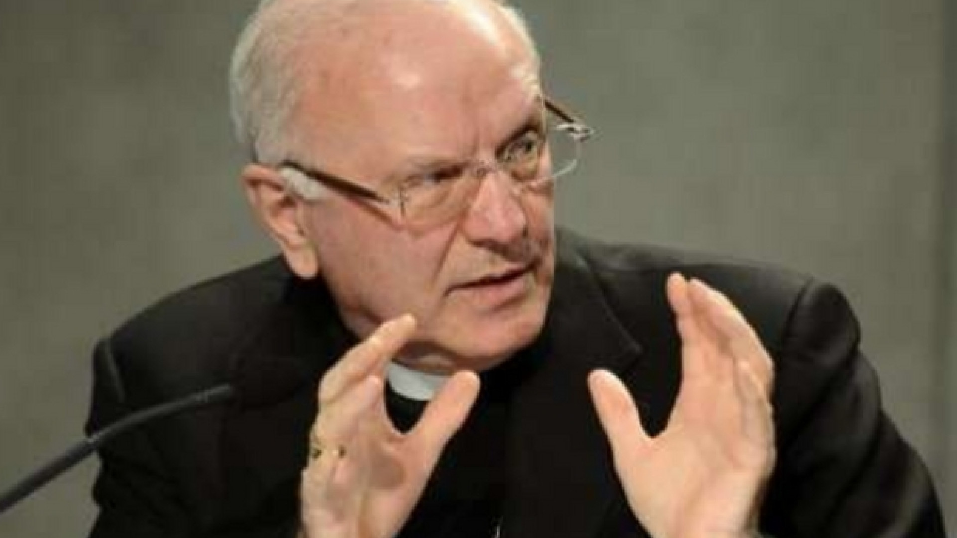 Immagine di Galantino: no a misure «da ferro e fuoco»