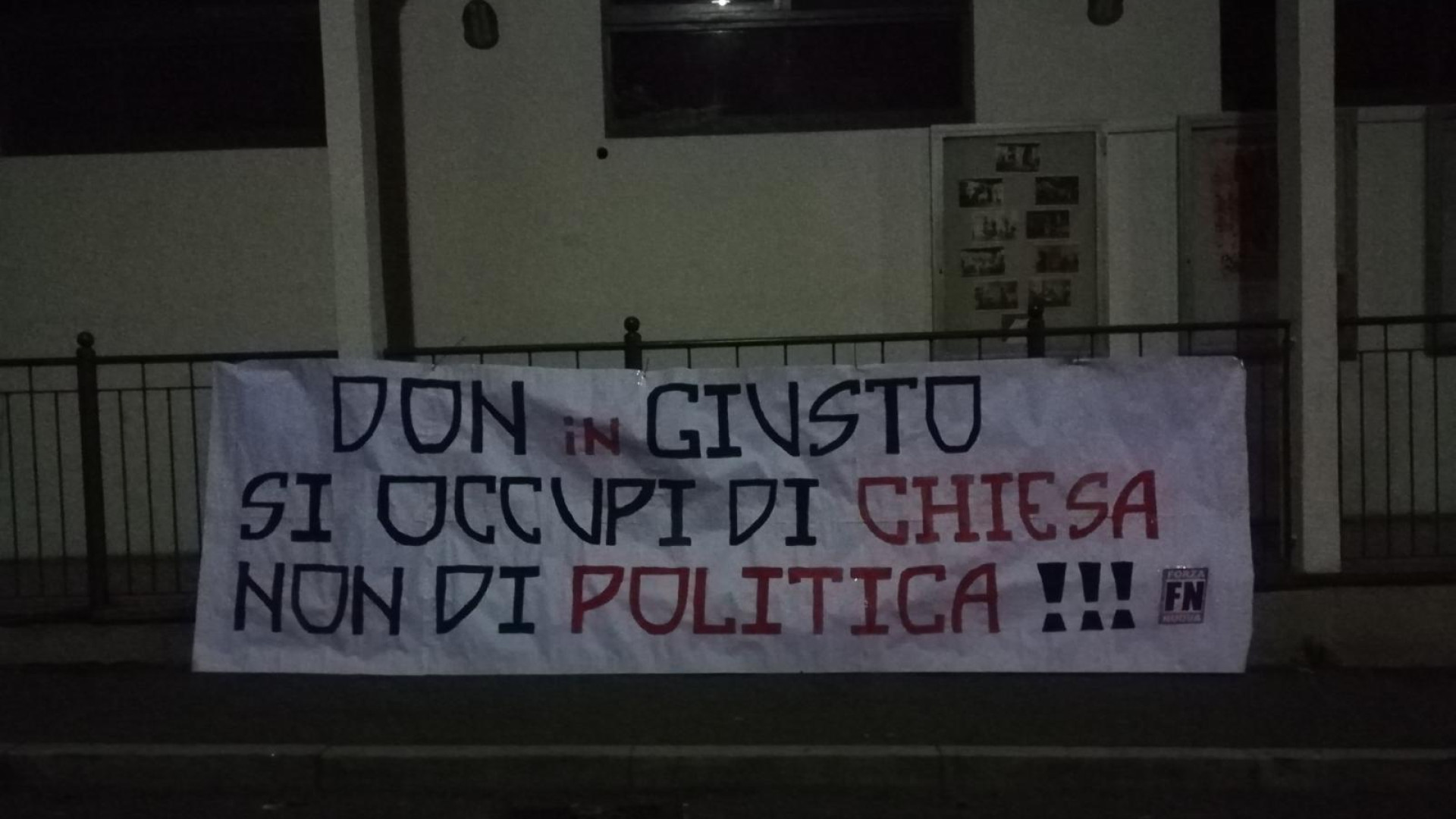Immagine di Striscione contro don Giusto, il vescovo: si recuperino toni pacati