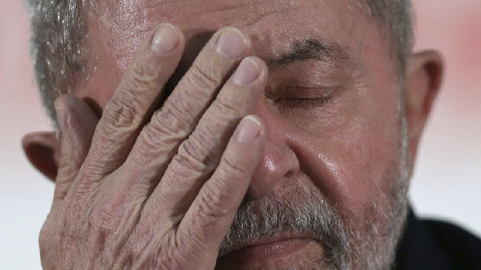 Immagine di Lula chiede aiuto ai giudici: «Non mi fanno votare»