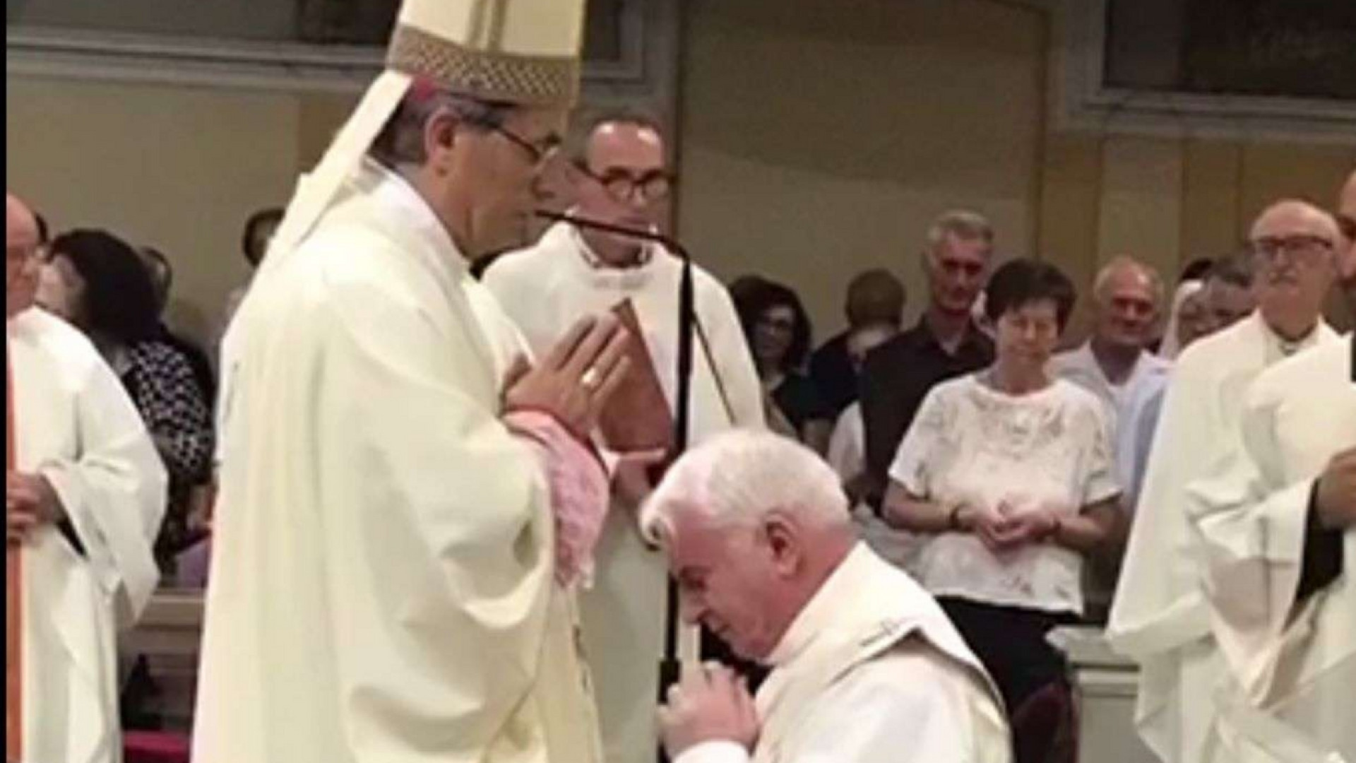 Immagine di Diventa sacerdote a 75 anni: «Vivrò la vita del monaco»