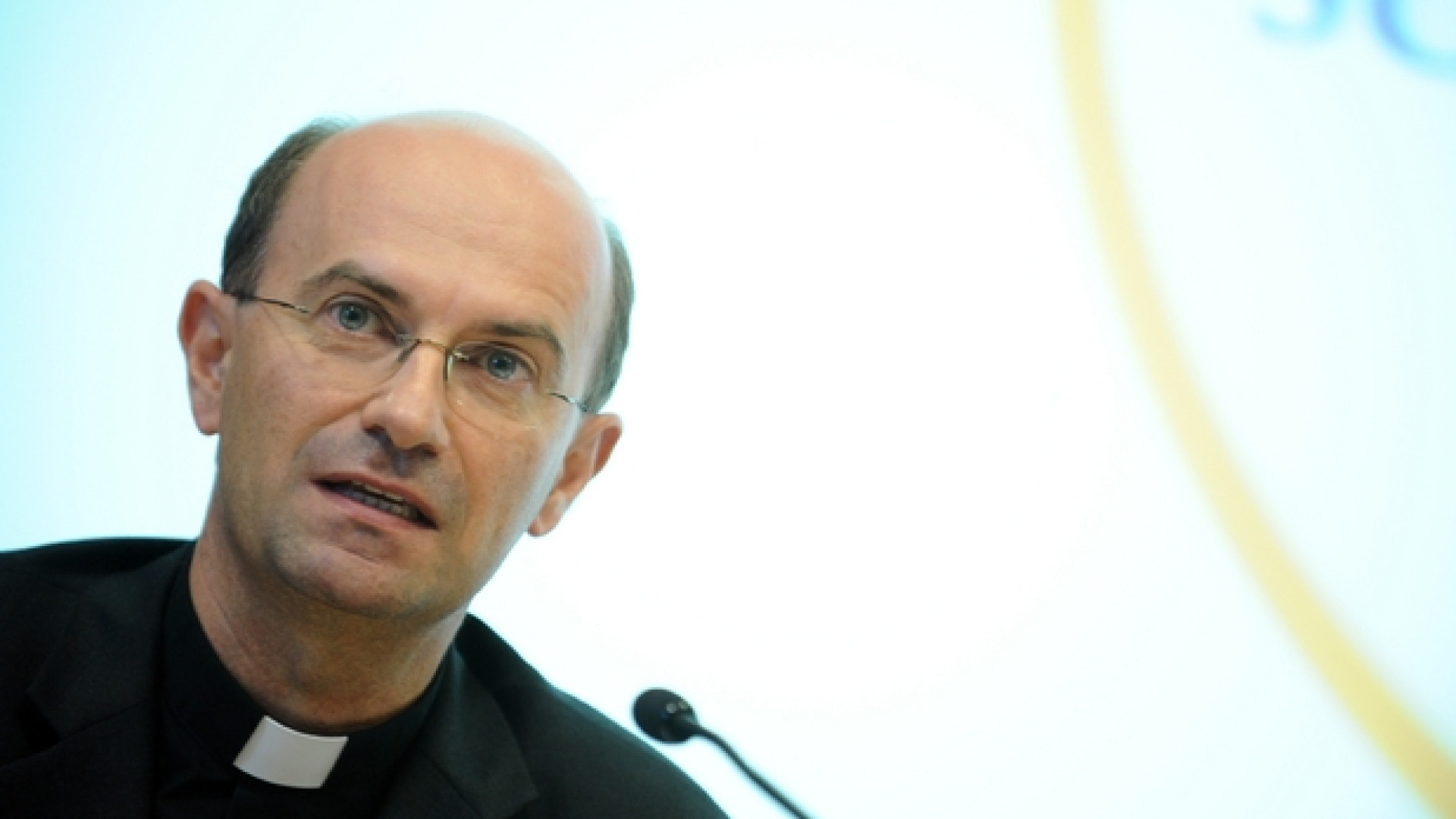 Immagine di Russo: «Ascolterò tutte le diocesi per agire con e per i vescovi»