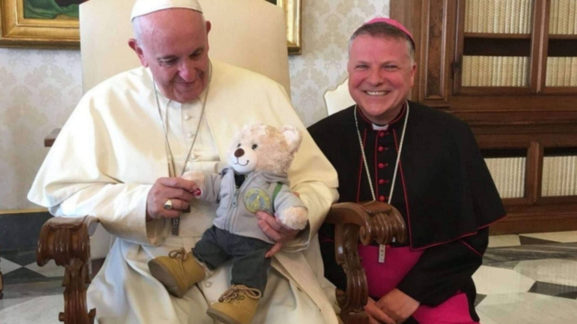 Immagine di Un orsacchiotto scozzese in udienza da Francesco