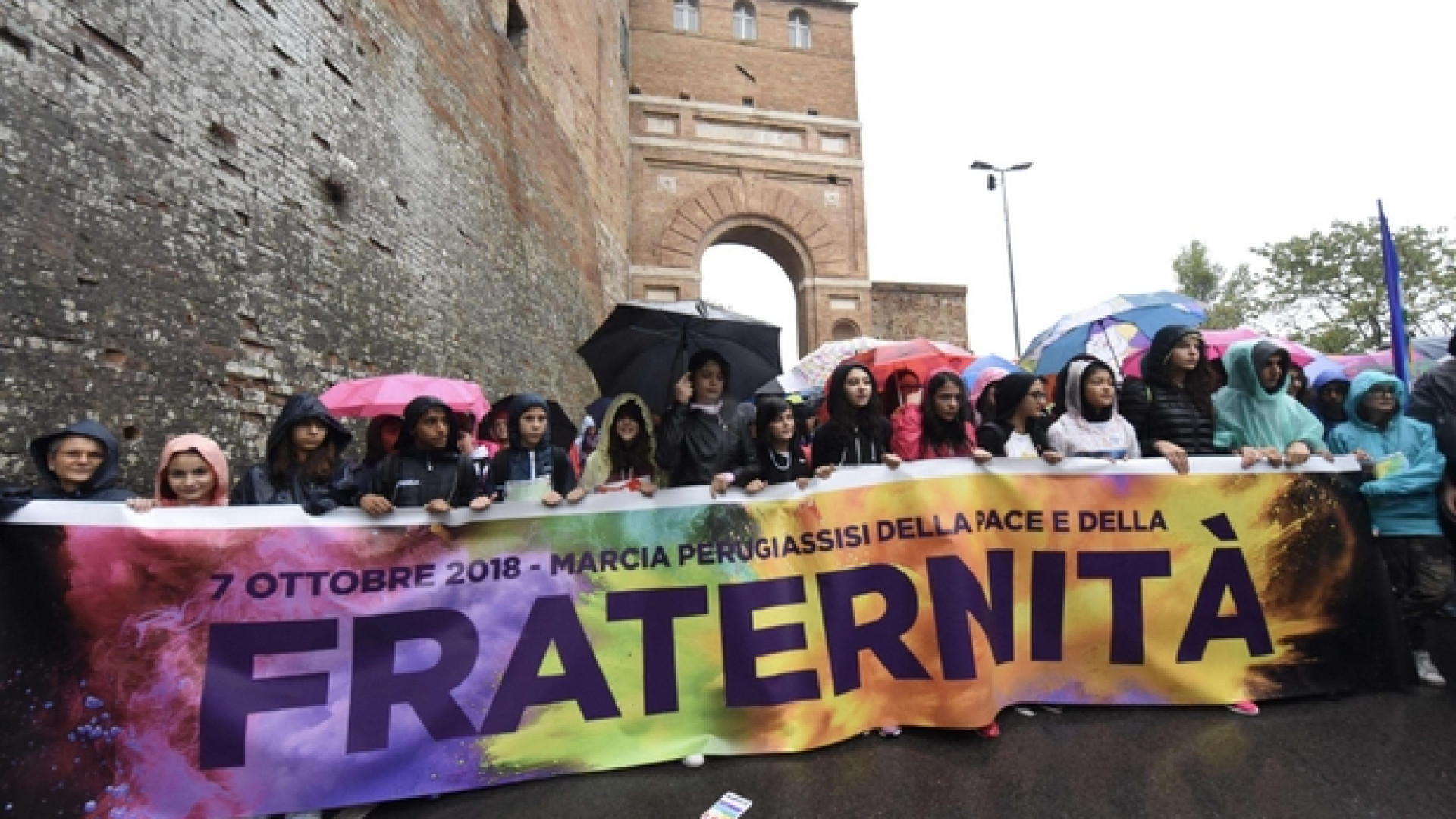 Immagine di Perugia-Assisi: in marcia per la pace. «Osiamo la fraternità»
