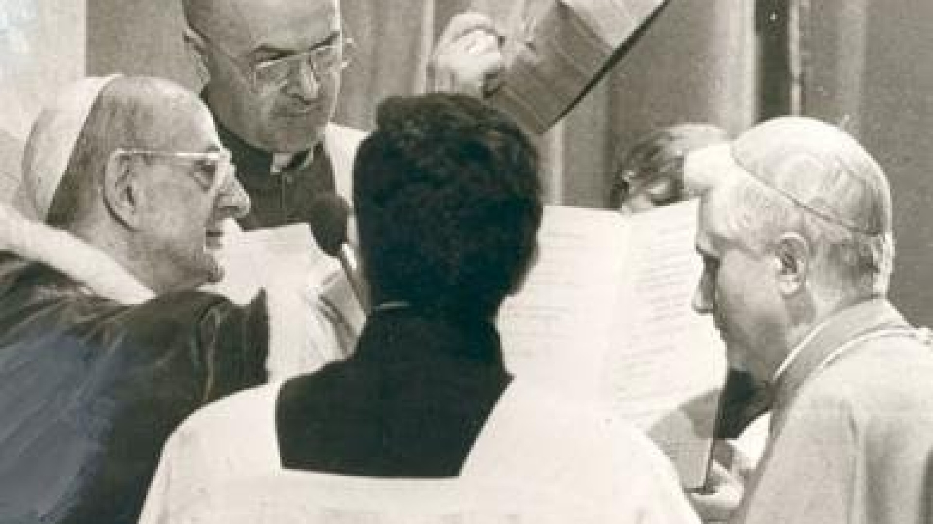 Immagine di Francesco visita Benedetto XVI alla vigilia della canonizzazione di Paolo VI