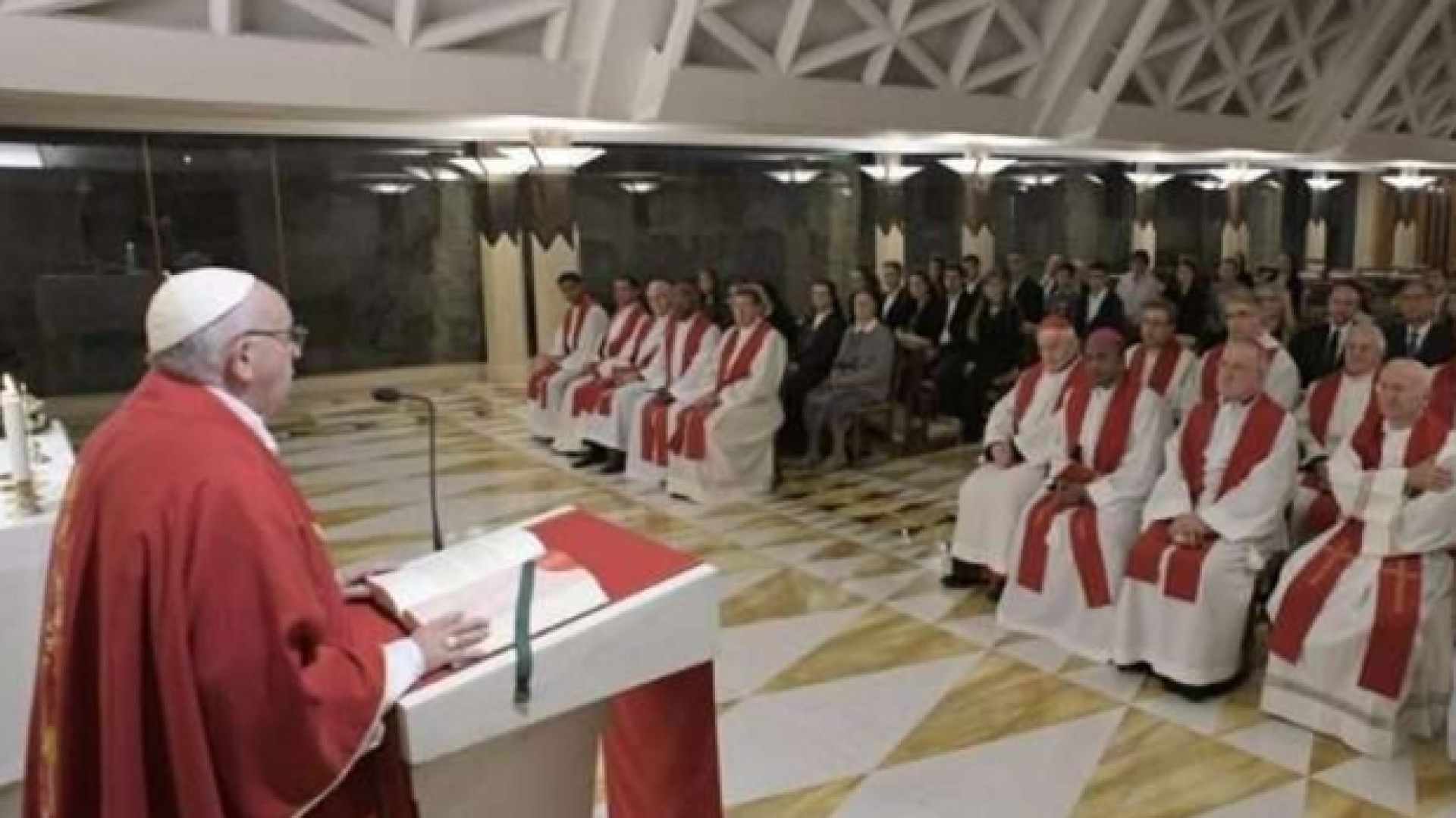 Immagine di Papa elenca le tre modalità di vivere la povertà nella vita del cristiano