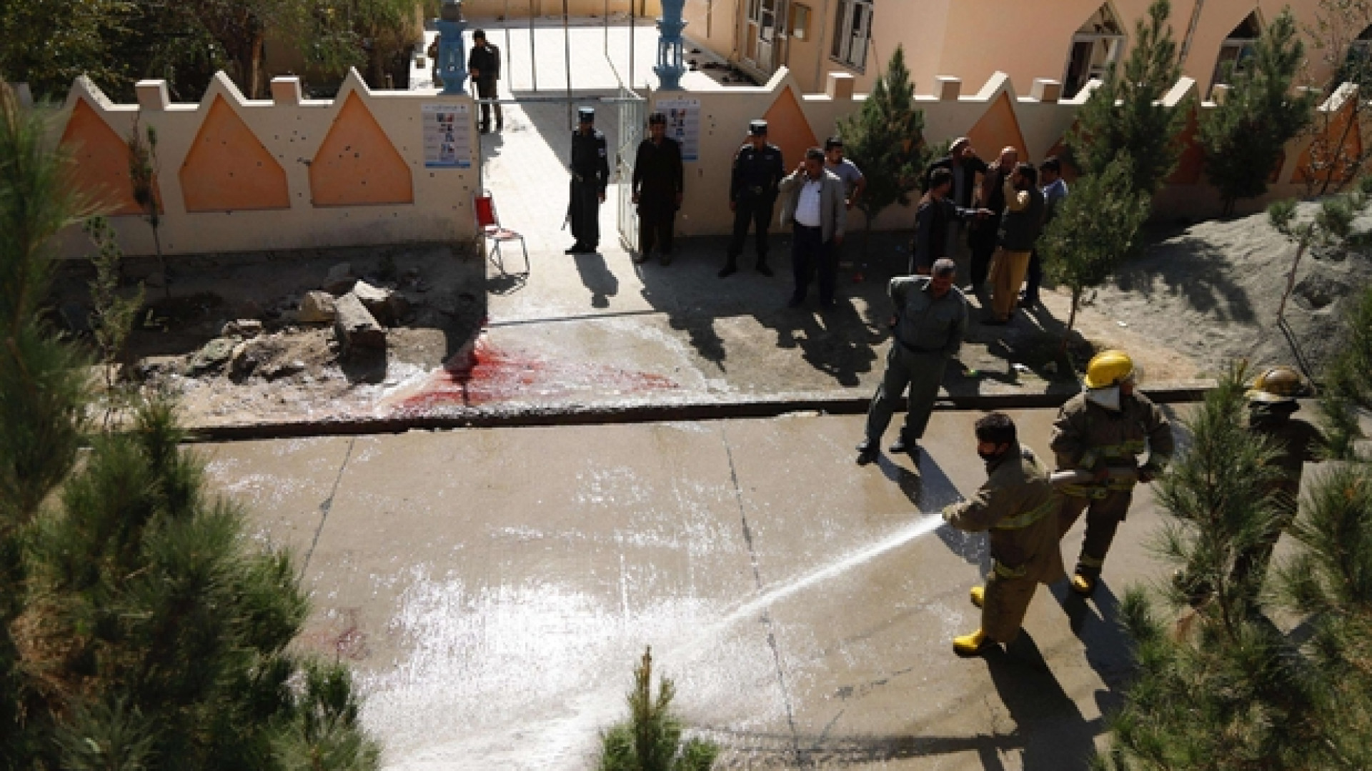 Immagine di Il voto in Afghanistan finisce nel sangue: bombe ai seggi, «67 morti»