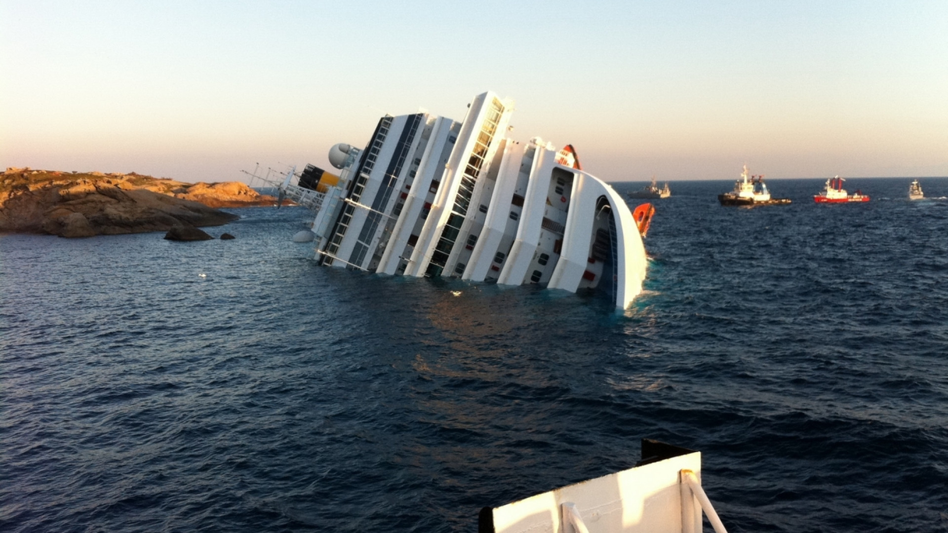 Immagine di 2012 - Costa Concordia: al Giglio il naufragio della dignità