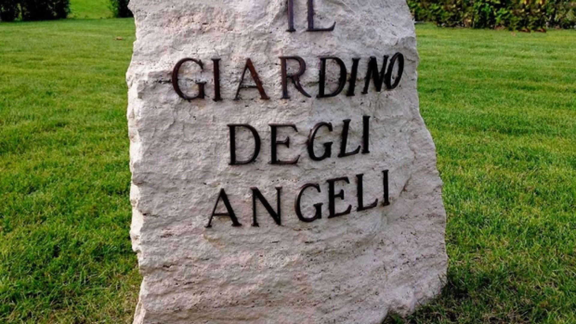 Immagine di I «giardini degli angeli»: bimbi, non rifiuti