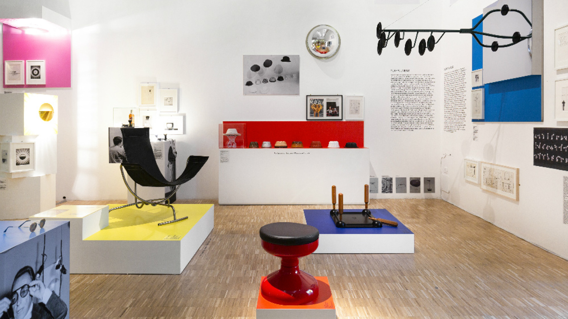 Immagine di "A Castiglioni" mostra con dedica al grande maestro del design