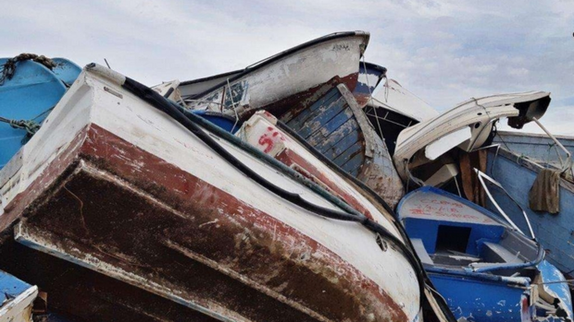 Immagine di Lampedusa, l'accoglienza invisibile. «Ora accusateci di favoreggiamento»