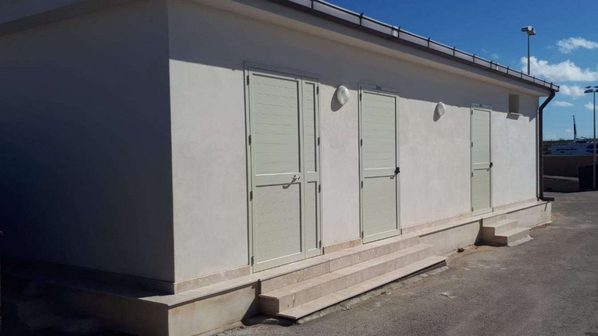 Immagine di A Lampedusa bagni a norma, ma chiusi: manca l'appalto pulizie