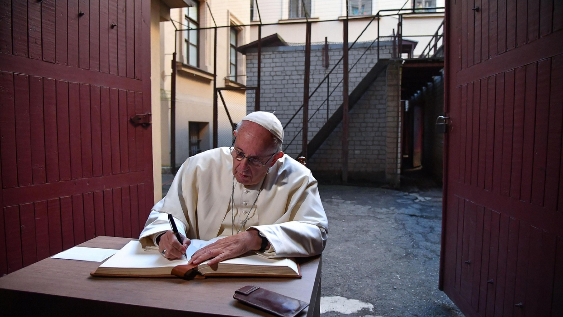 Immagine di Papa Francesco: un cristiano non può essere antisemita
