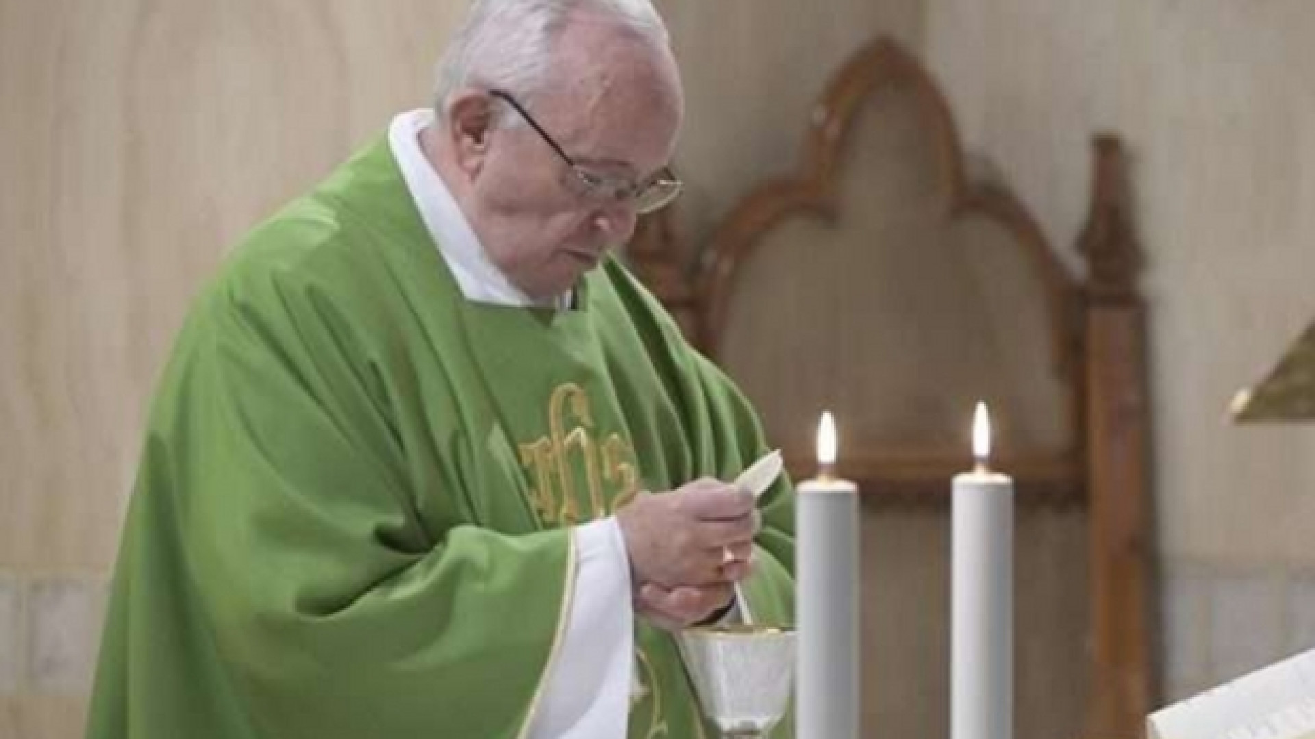 Immagine di Papa: Gesù ci invita al banchetto del Regno, attenzione a dirgli di no