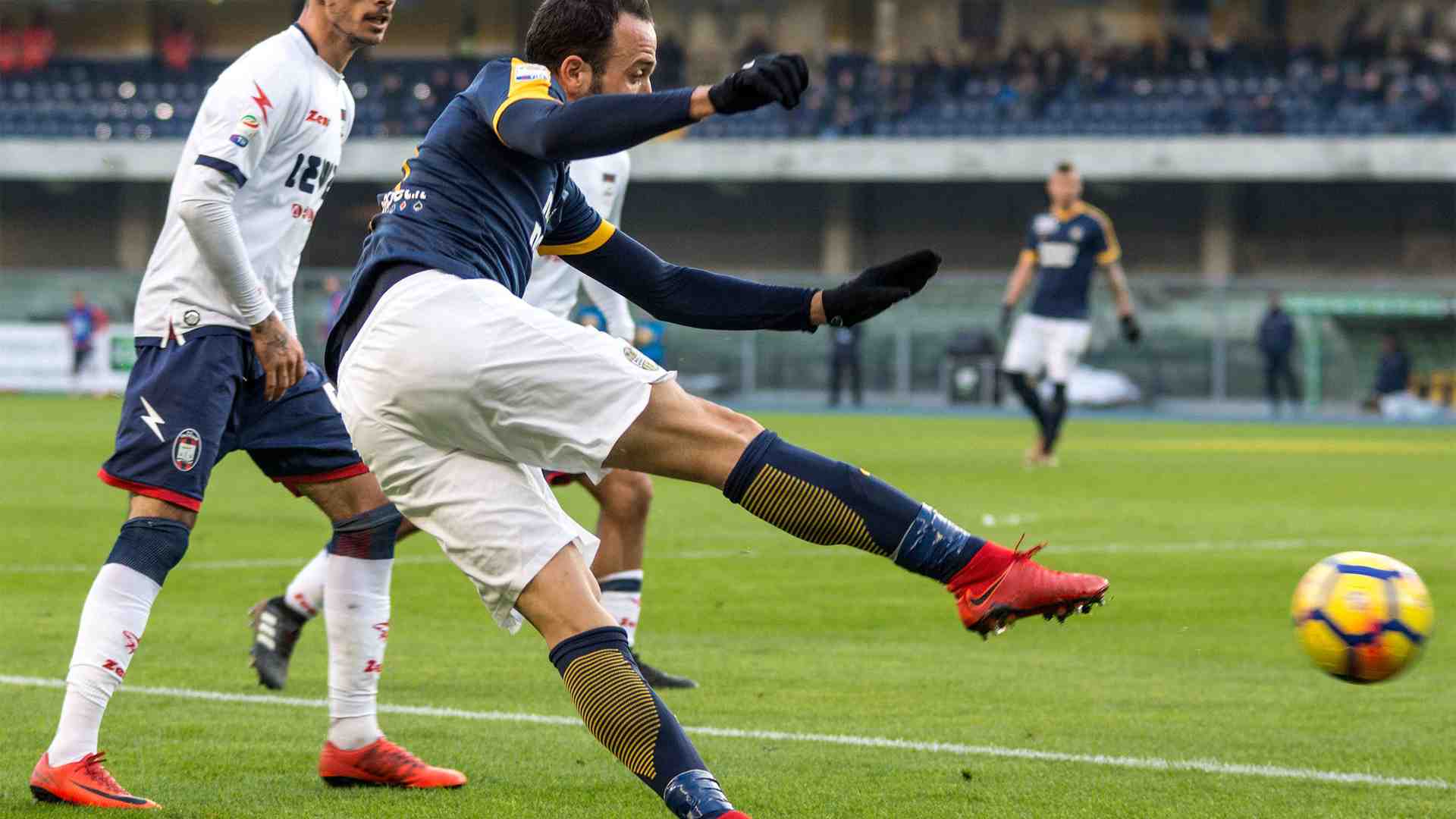 Immagine di L'Hellas affonda nel derby del Garda
