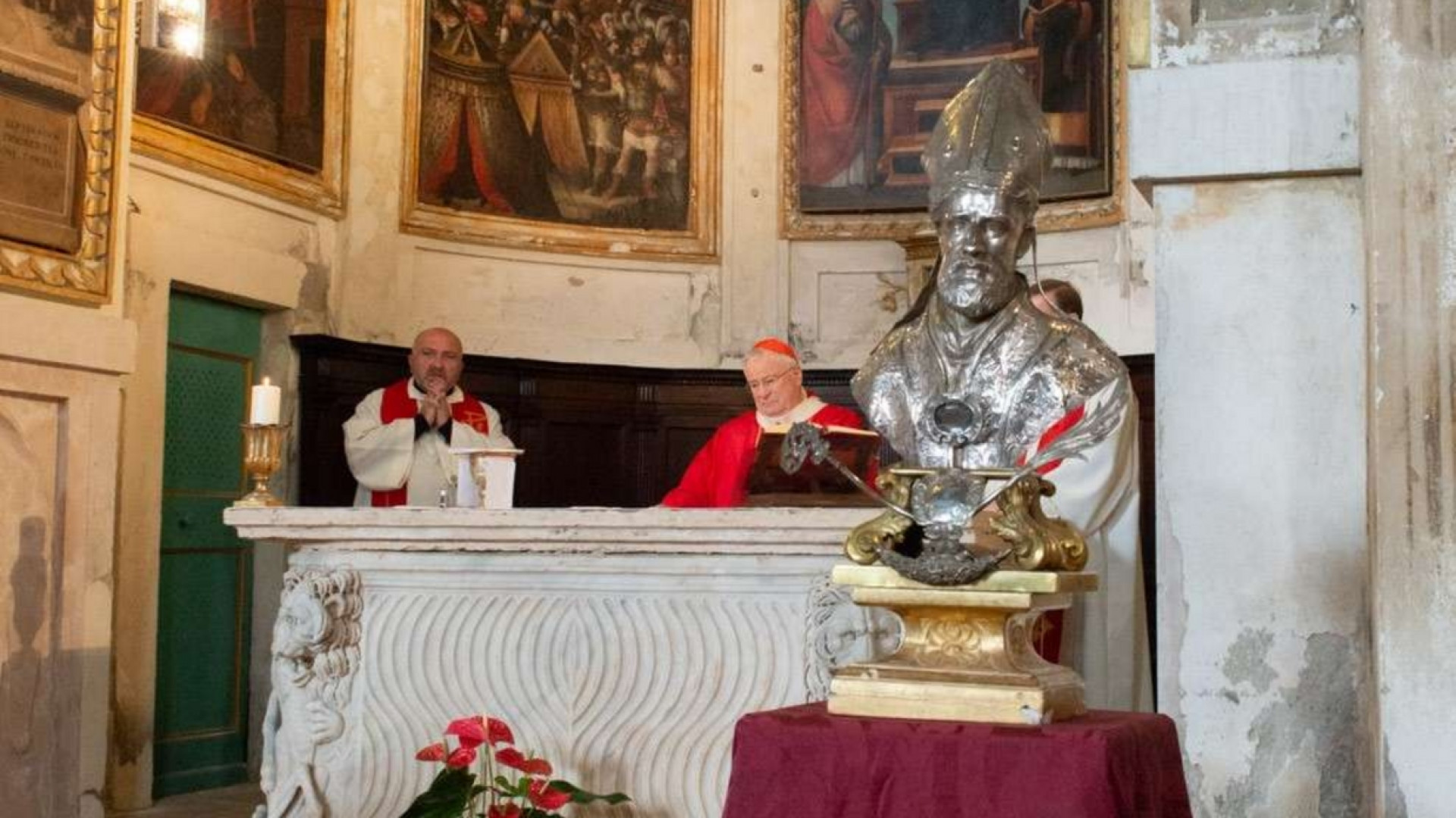 Immagine di Bassetti: la Chiesa sia «forse più ai margini, ma più accogliente»