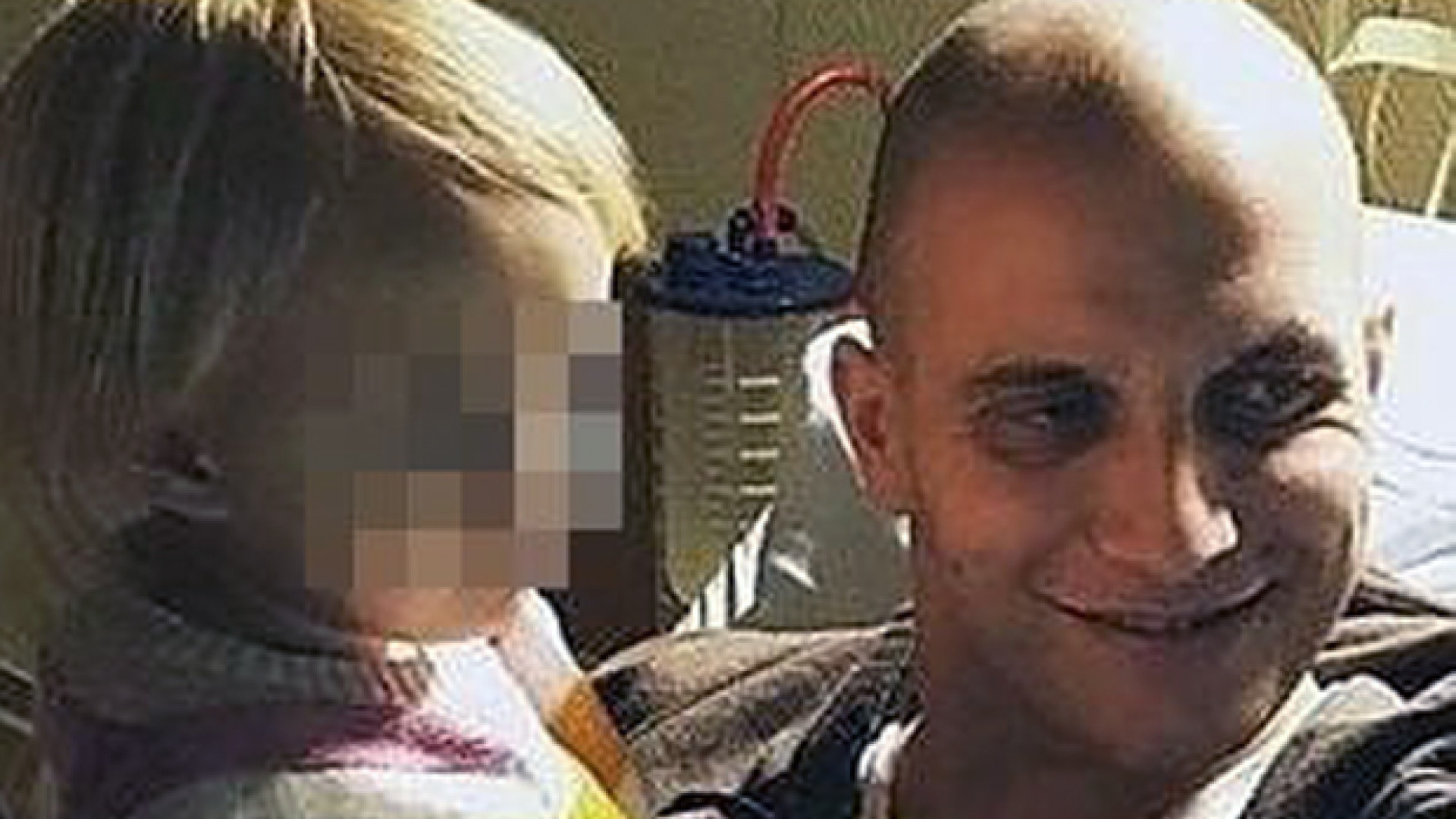 Immagine di Andrea, papà oltre il cancro: «Un libro per mia figlia, così saprà di me»