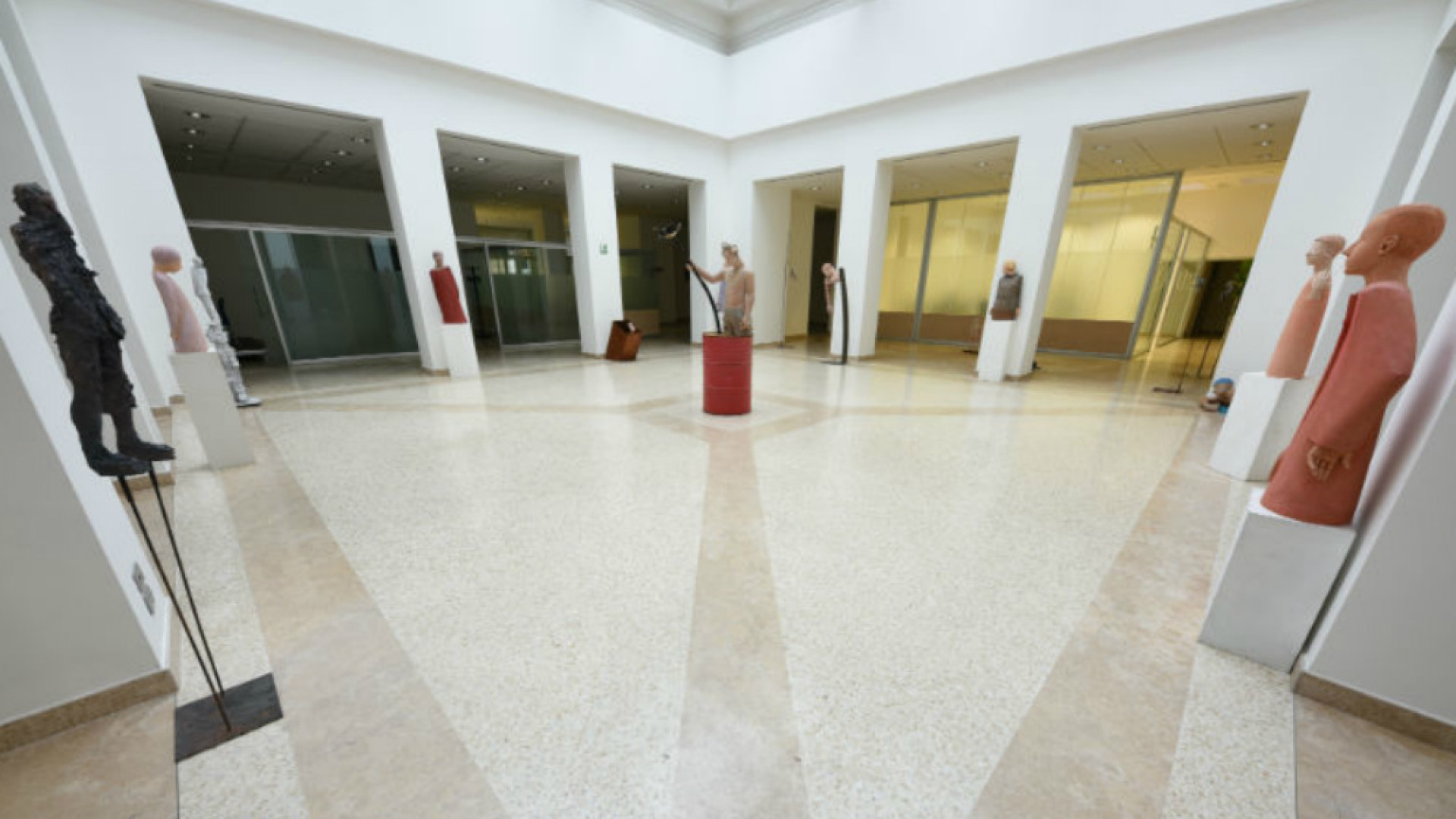Immagine di Sguardi indagatori nelle figure di Carotti