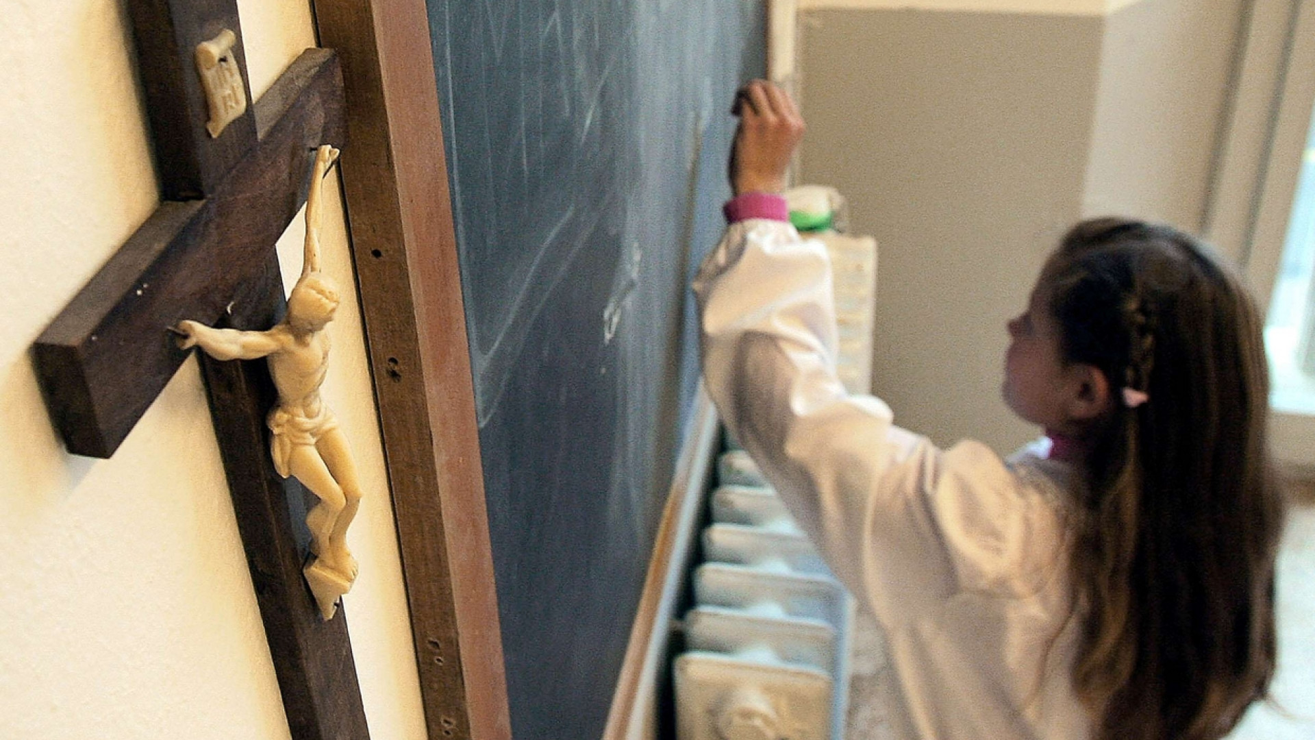 Immagine di «Presepe e Crocifisso? Così a scuola si riflette»