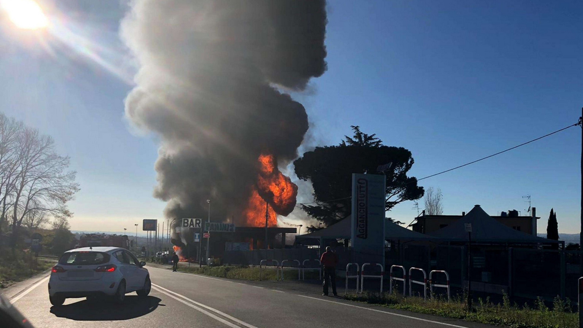 Immagine di Esplosione in un distributore di benzina, due vittime e 18 feriti