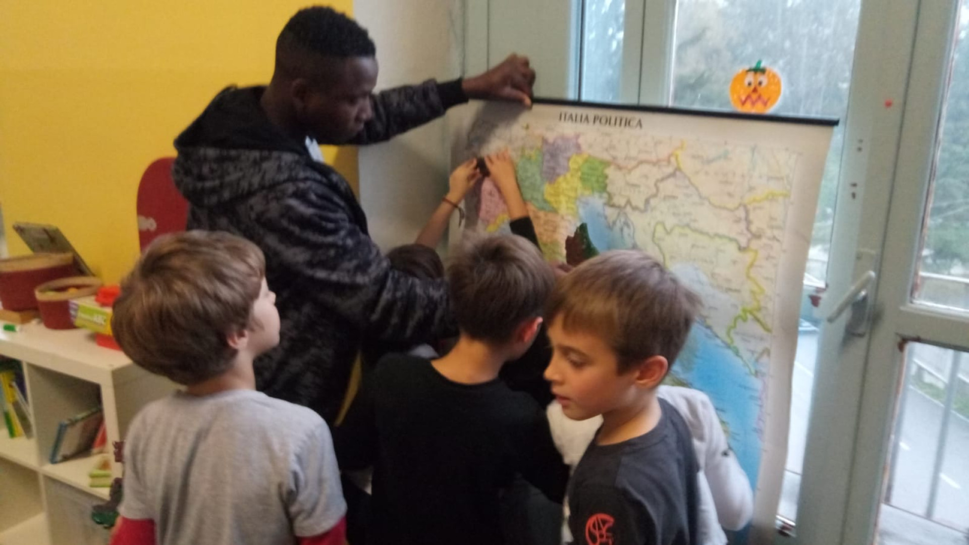 Immagine di "Salvini, non cacciare i nostri amici stranieri!"