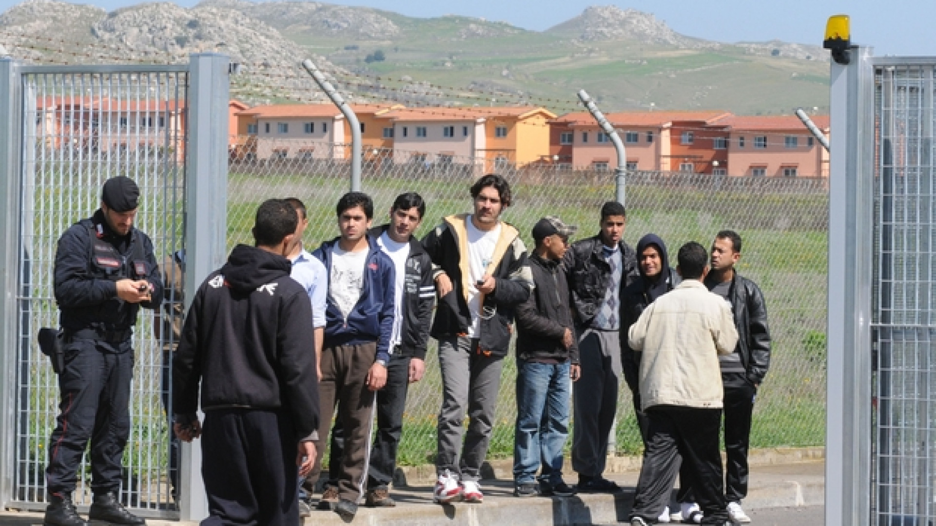 Immagine di È caos accoglienza. Scoppia il caso Mineo