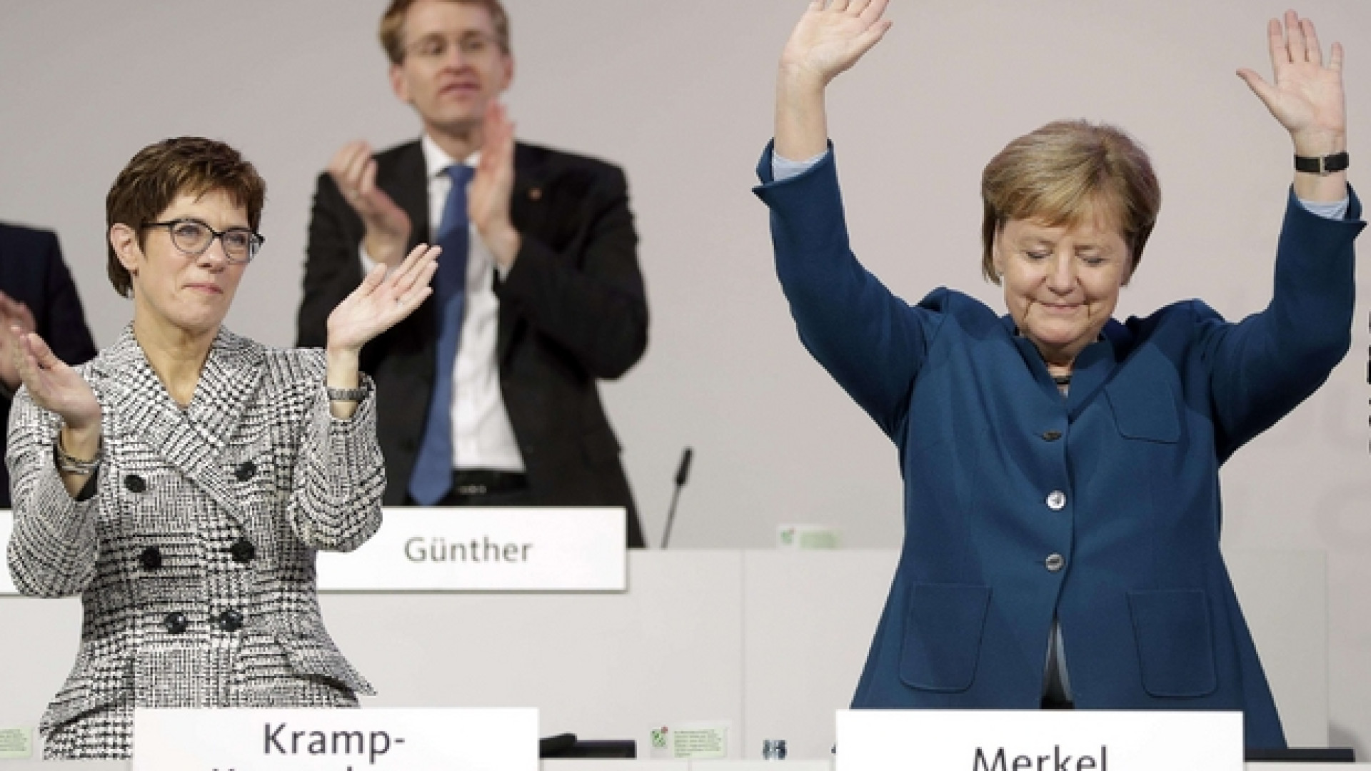 Immagine di Cdu, la «delfina» di Merkel la spunta per la presidenza