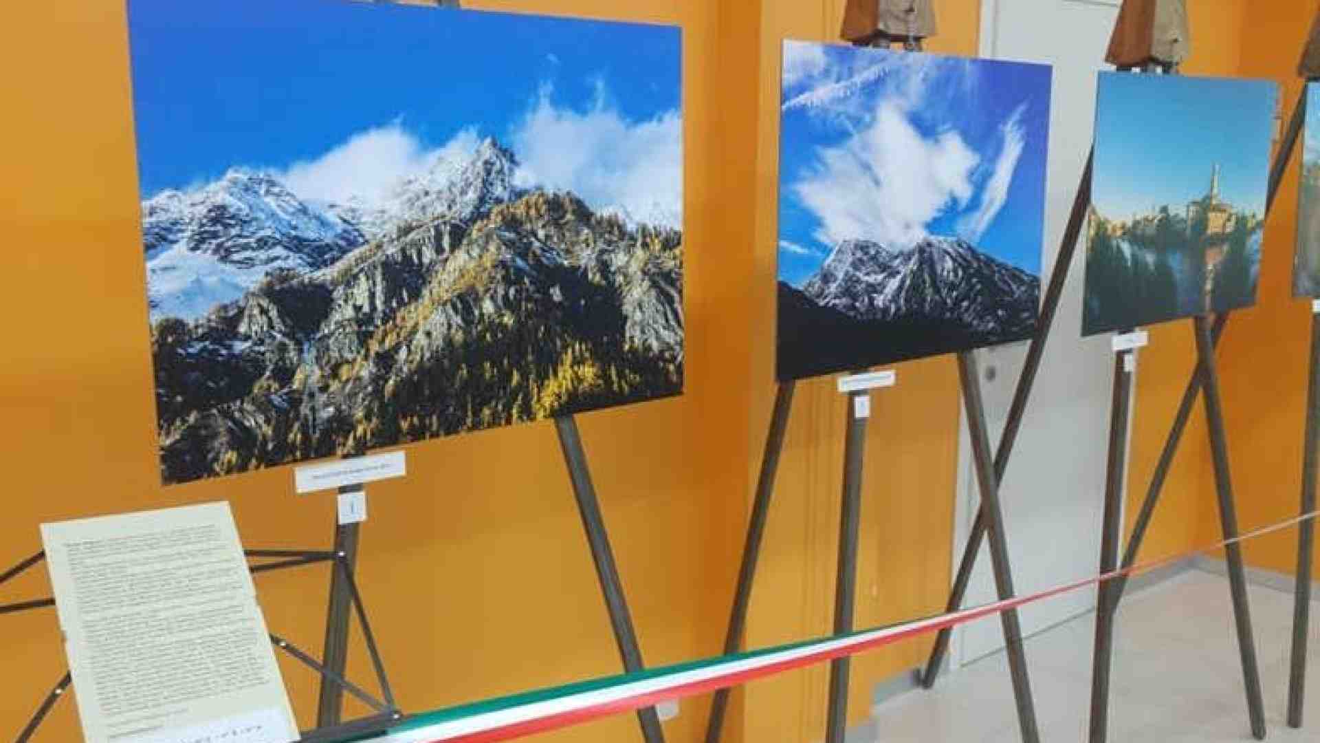 Immagine di Casa di riposo: in camera ci sono foto d'artista