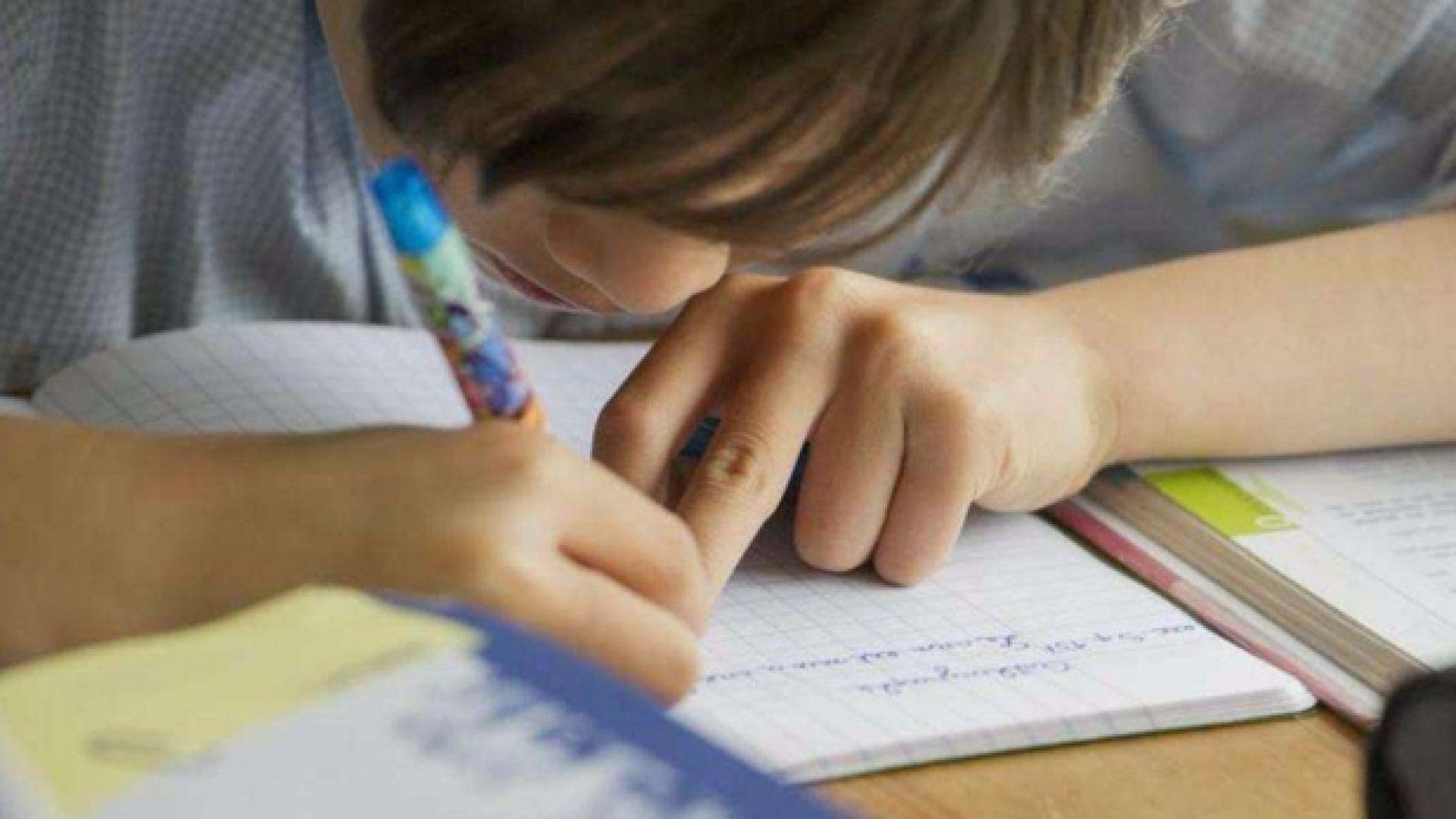 Immagine di Bussetti: meno compiti a Natale. Diviso il mondo della scuola