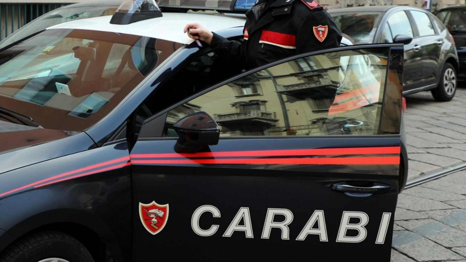 Immagine di Carabinieri dal cuore d'oro «sostituiscono» Babbo Natale