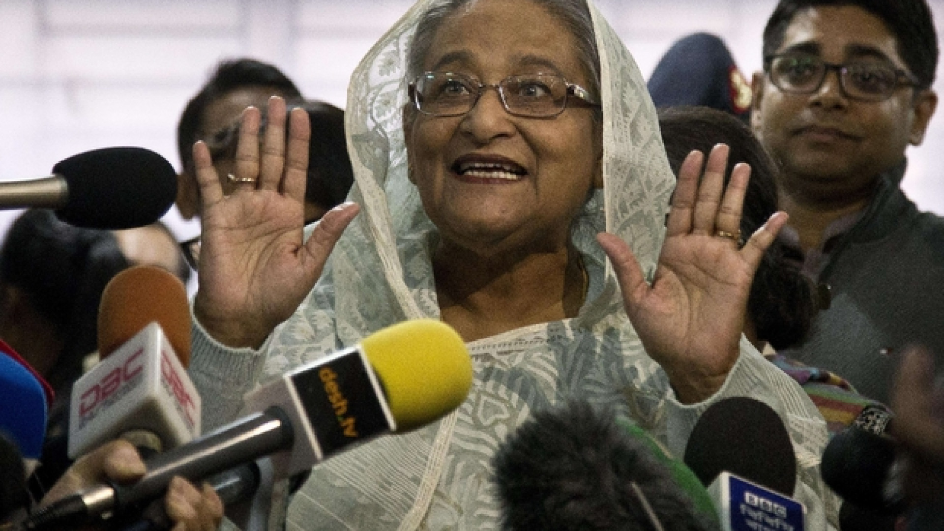 Immagine di In Bangladesh vince ancora la premier Hasina, 17 morti durante il voto