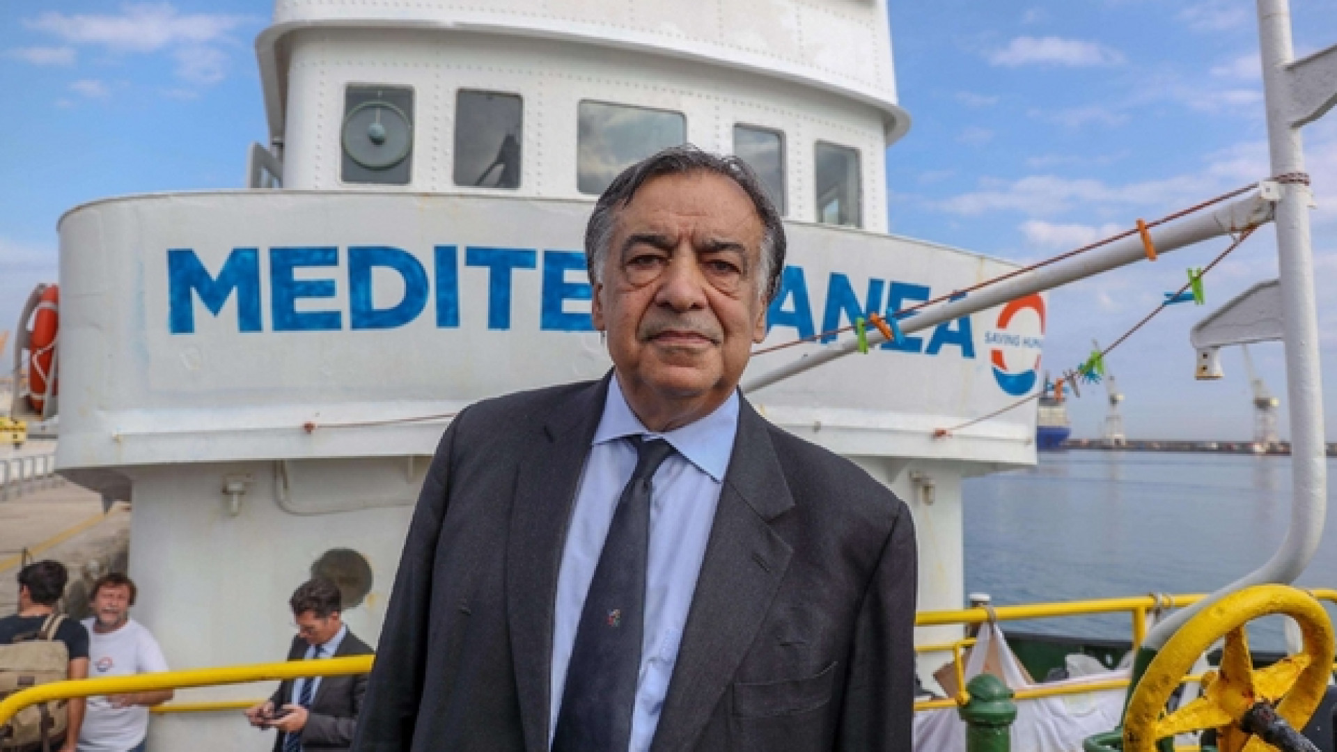 Immagine di Palermo e Napoli: no alla «Legge Salvini». Obiezione umanitaria dei sindaci
